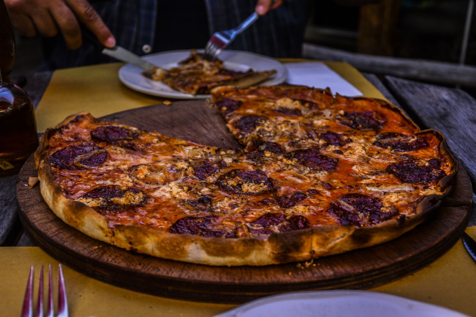 Nikon D3200 sample photo. Pizza, salami, delicious photography