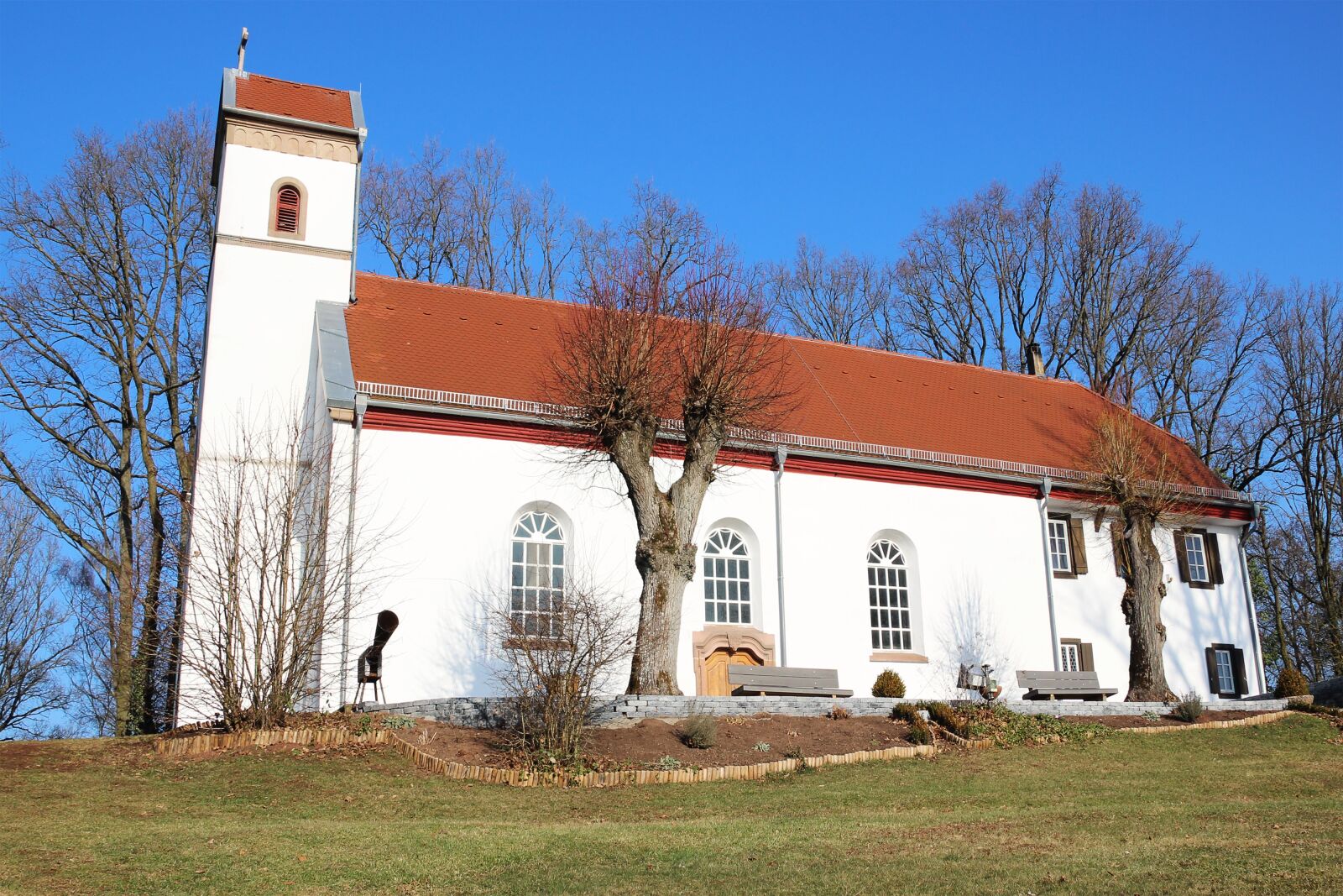 Canon EOS 600D (Rebel EOS T3i / EOS Kiss X5) + Canon TS-E 90mm F2.8 Tilt-Shift sample photo. Cross chapel winnweiler, chapel photography