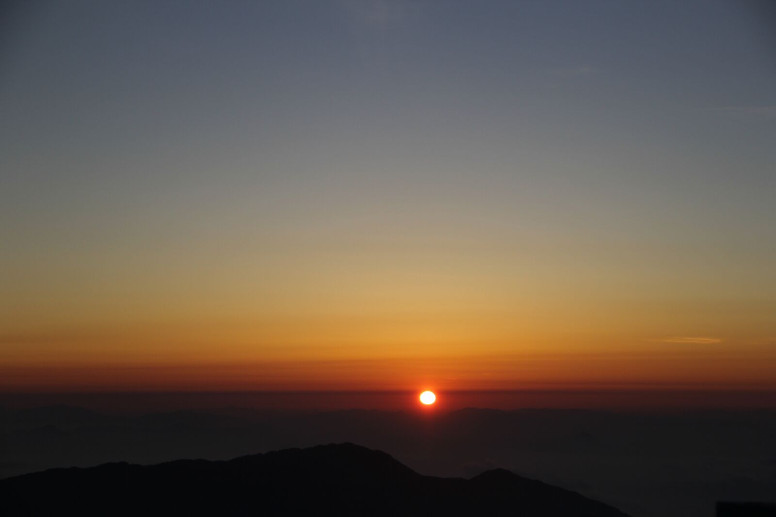 Canon EF-S 18-135mm F3.5-5.6 IS sample photo. Sunrise, morning, skyline photography