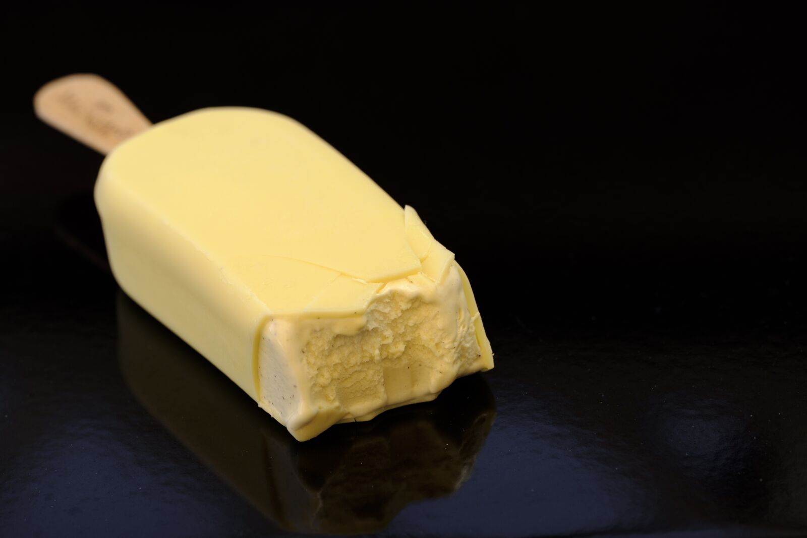 Fujifilm X-T2 + Fujifilm XF 80mm F2.8 R LM OIS WR Macro sample photo. Ice, ice cream, cold photography