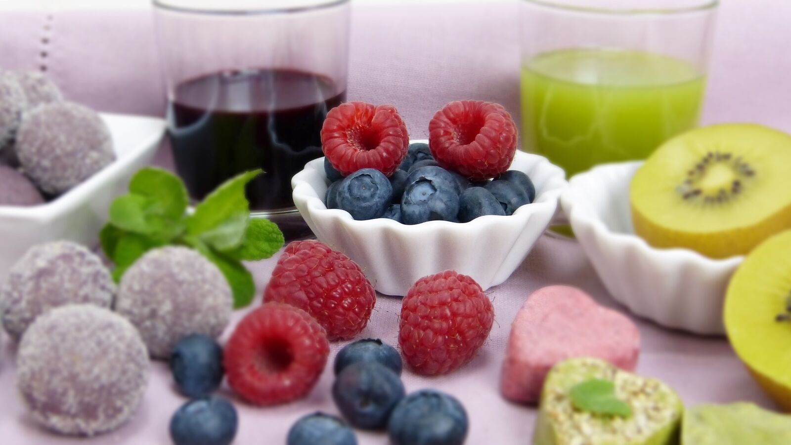 Panasonic Lumix DMC-FZ150 sample photo. Fruit, fruits, raspberries photography