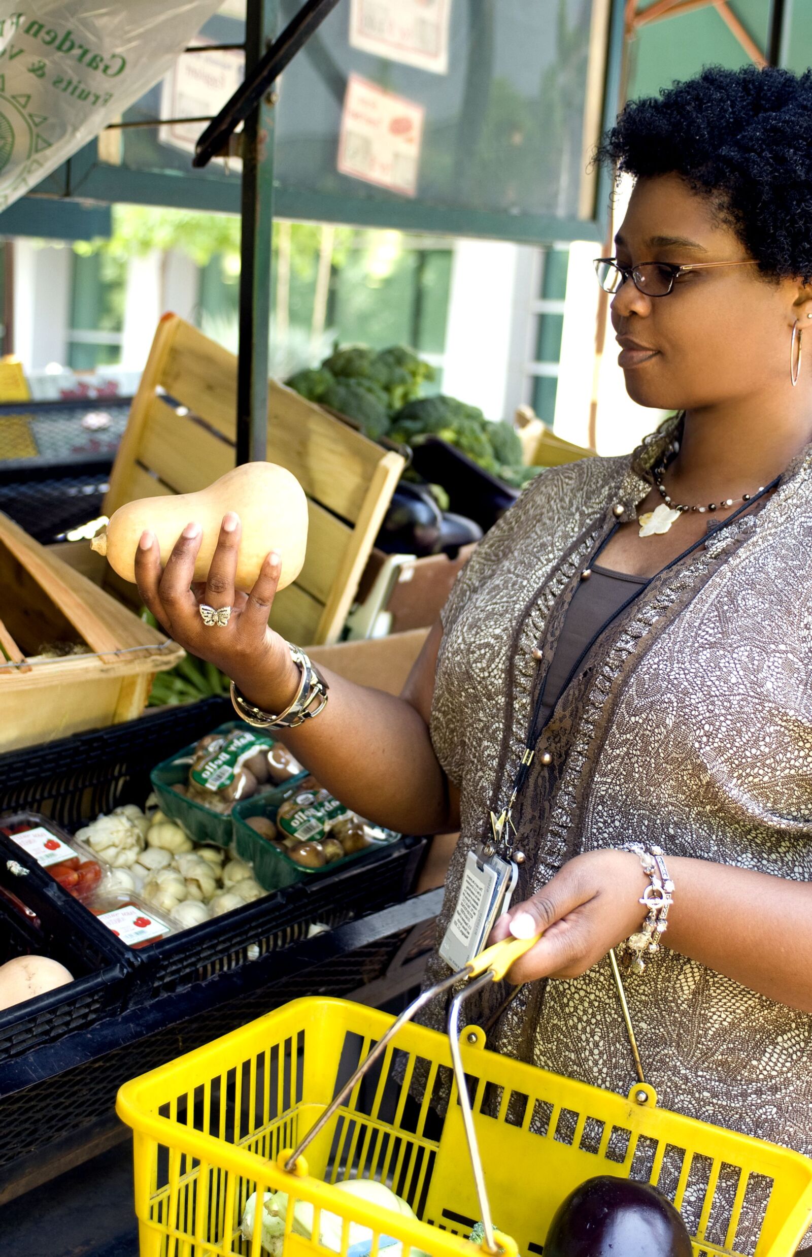 Nikon D300 sample photo. Female, shopping, market photography
