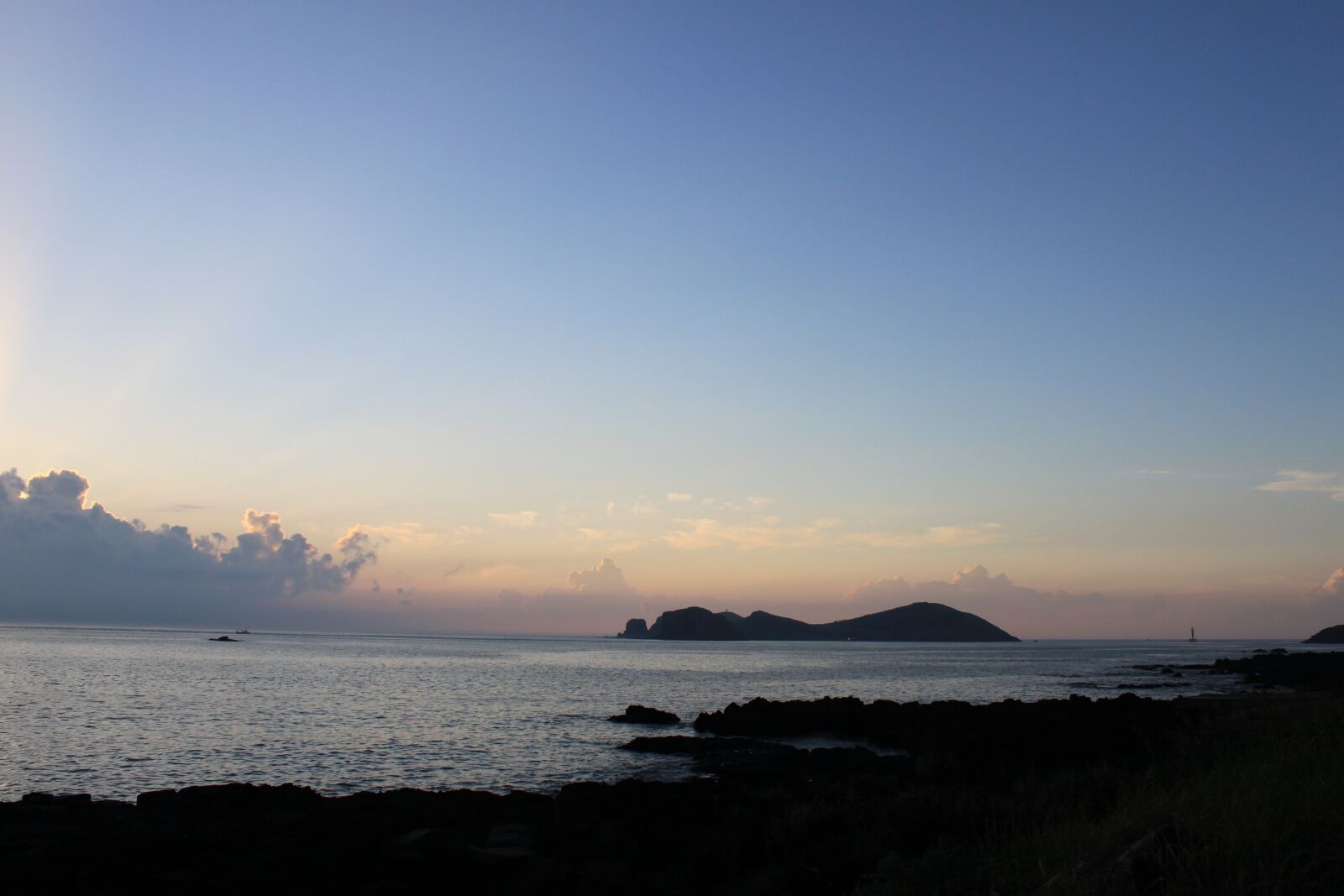 Canon EOS 500D (EOS Rebel T1i / EOS Kiss X3) sample photo. Jeju island, block the photography