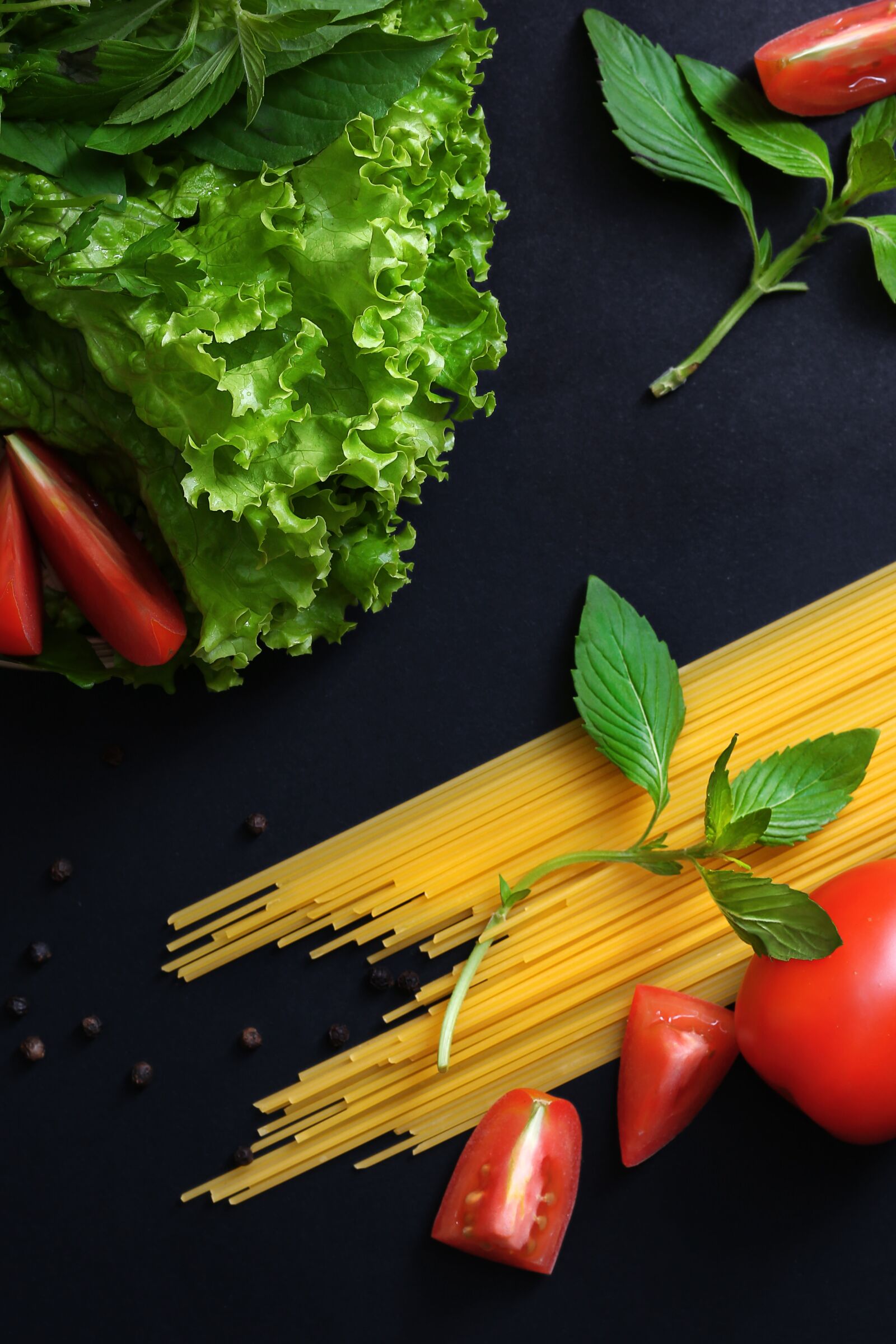 Canon EF 85mm F1.2L II USM sample photo. Pasta, salad, kitchen photography
