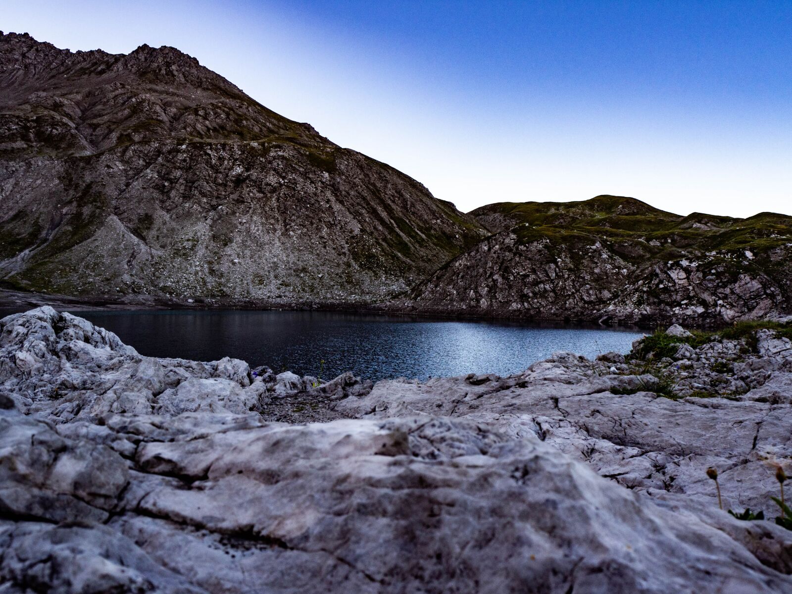 Olympus OM-D E-M10 III sample photo. Sunrise, mountains, landscape photography