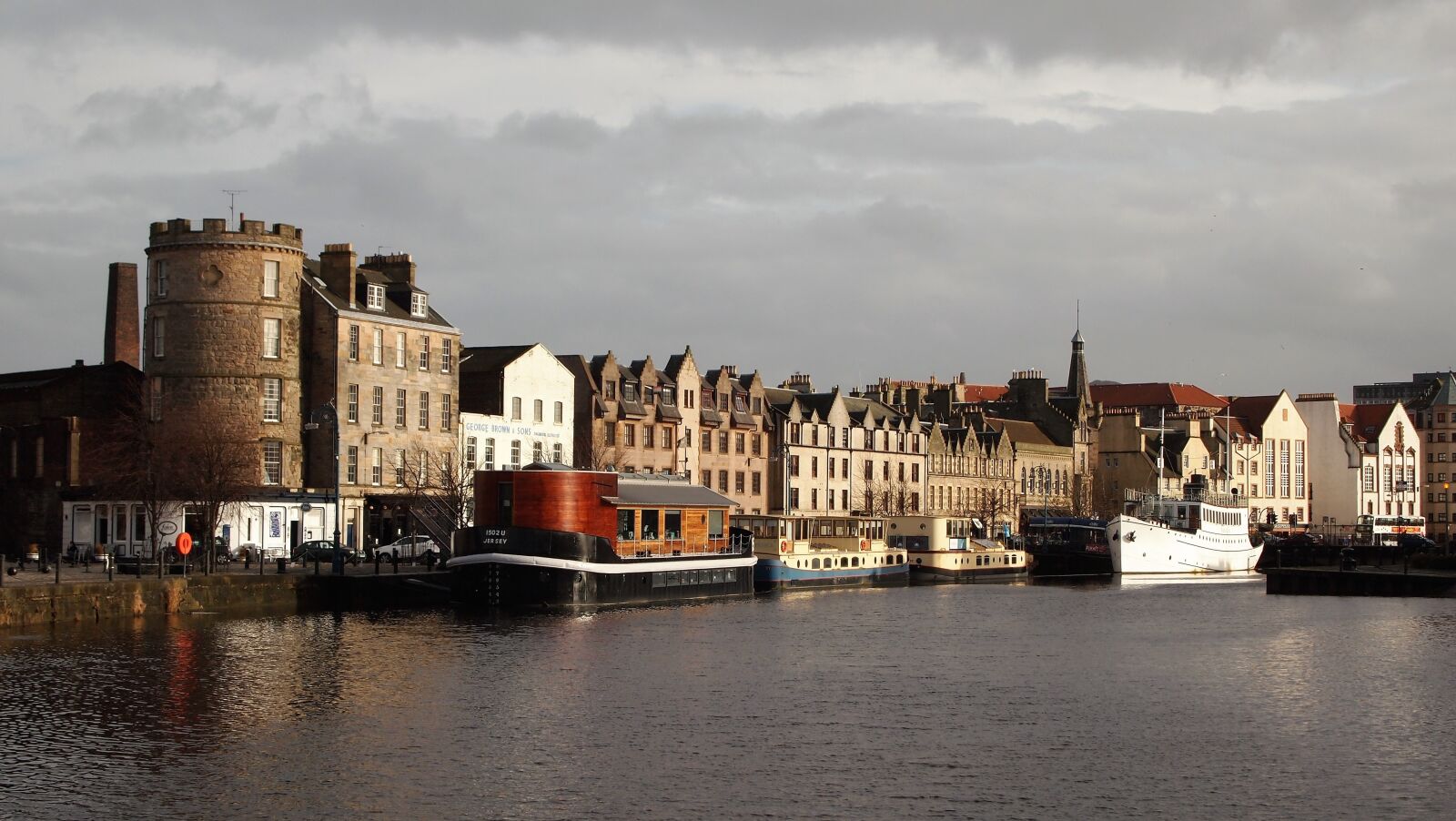 Olympus PEN E-PL1 sample photo. Edinburgh, leith, scotland photography