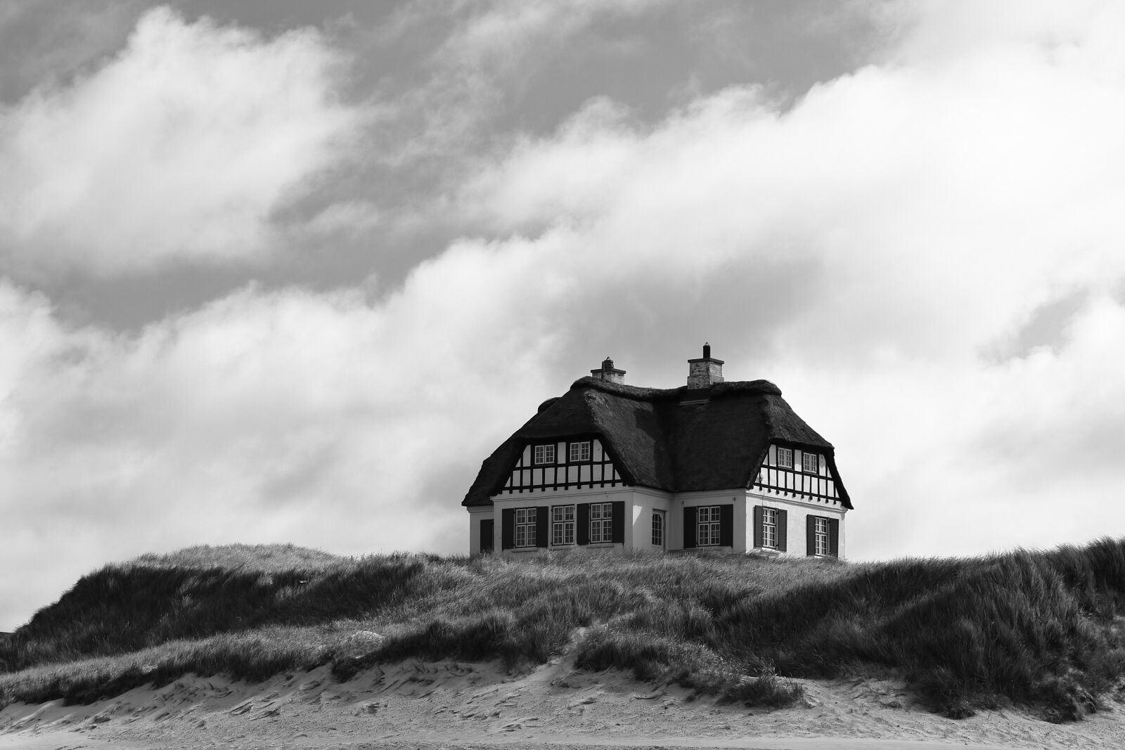Canon EOS 77D (EOS 9000D / EOS 770D) sample photo. Black white, clouds, sky photography