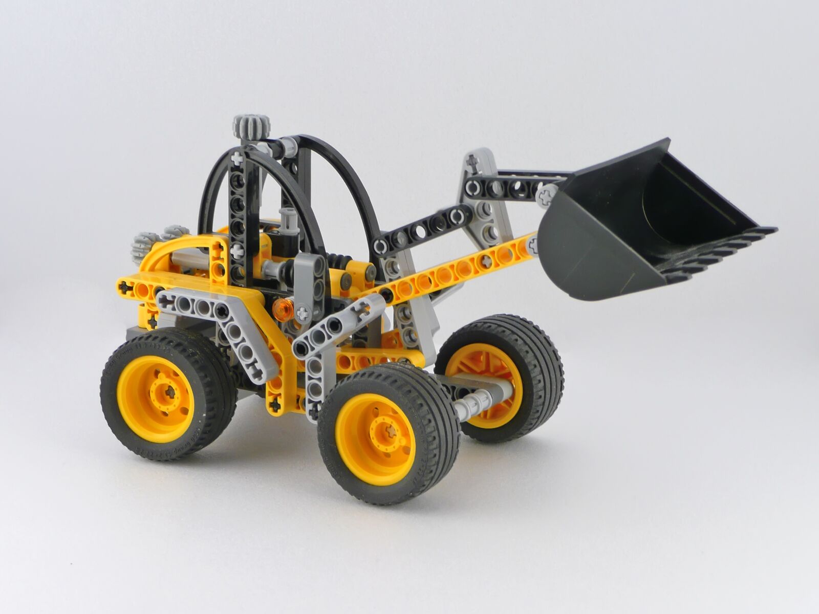 Panasonic DMC-TZ3 sample photo. Lego, constructor, tractor photography