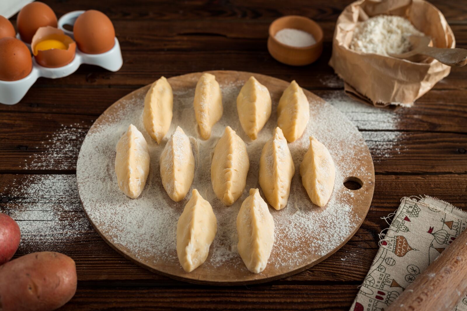 Canon EF 50mm F1.8 II sample photo. Cooking, pies, vareniki photography