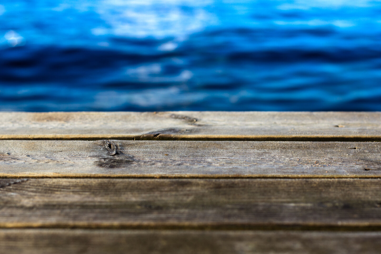 Canon EOS 600D (Rebel EOS T3i / EOS Kiss X5) + Canon EF 50mm F1.8 STM sample photo. Blue, blue, water, bridge photography