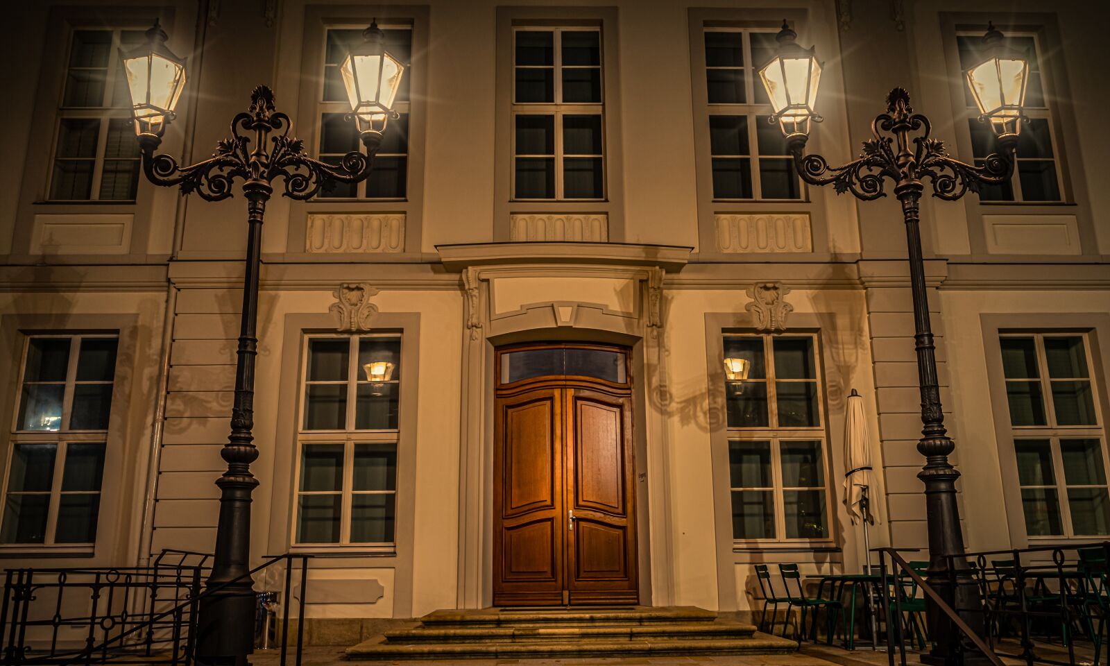 Sony a7 II + Sony FE 28-70mm F3.5-5.6 OSS sample photo. Night, evening, lanterns photography