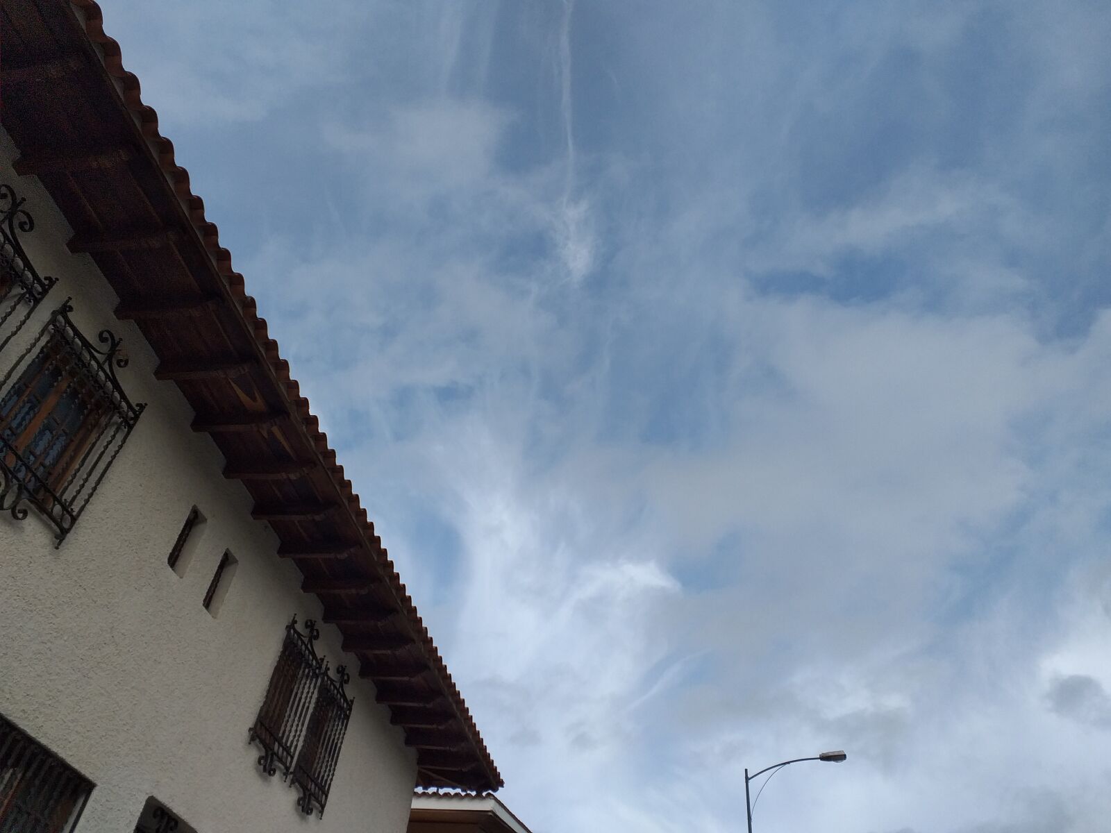 Samsung Galaxy J6+ sample photo. House, sky, clouds photography