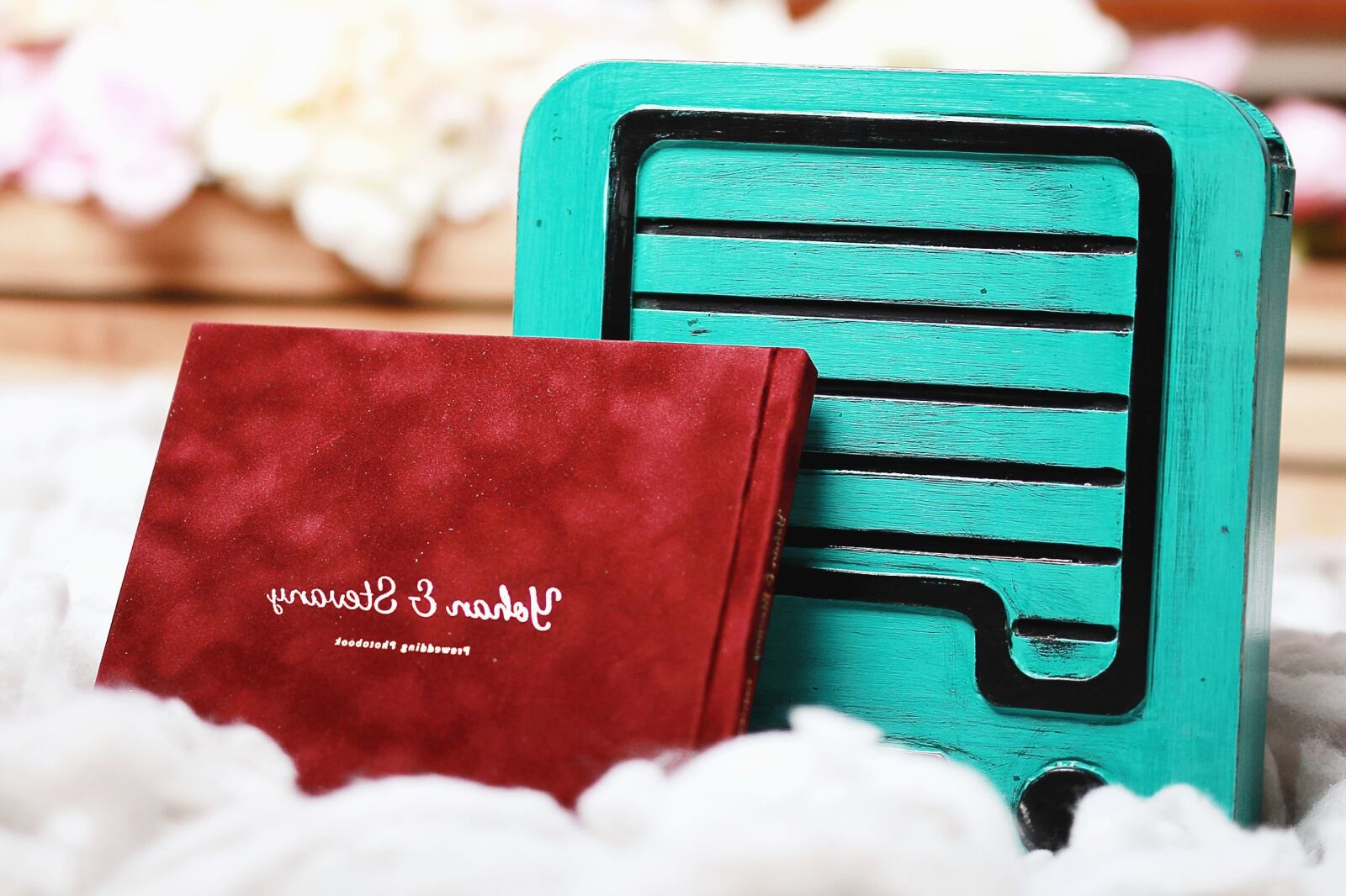 Canon EOS 70D sample photo. Book, impression, red, paper photography