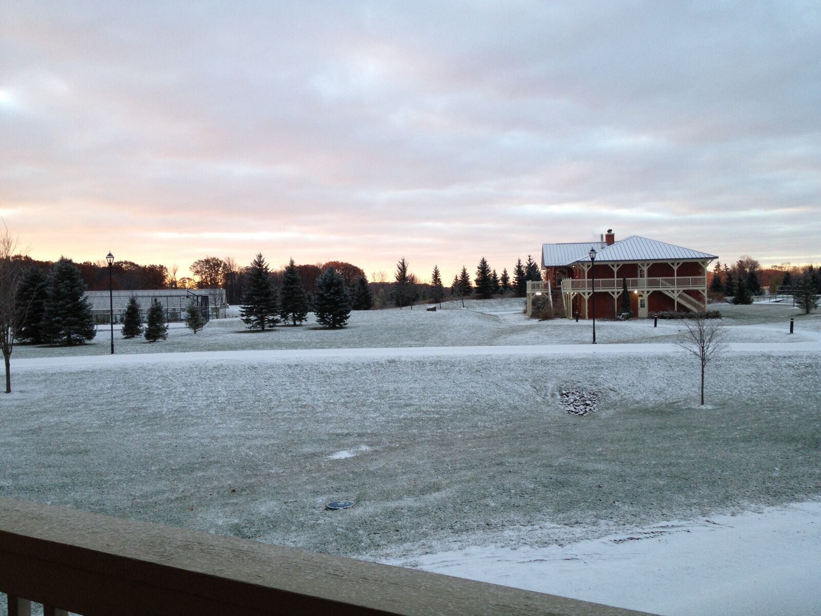 Apple iPhone 4S sample photo. Sunrise, lodge, snow photography