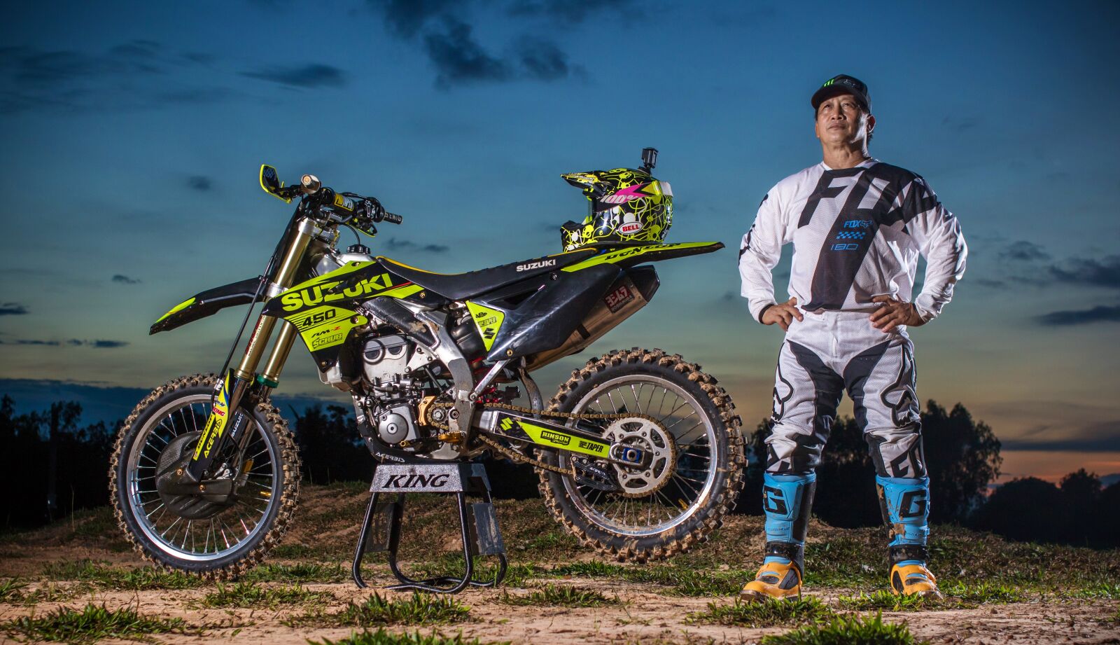 Canon EOS 7D Mark II + Canon EF 35mm F2 sample photo. Moto, racer, motocross photography