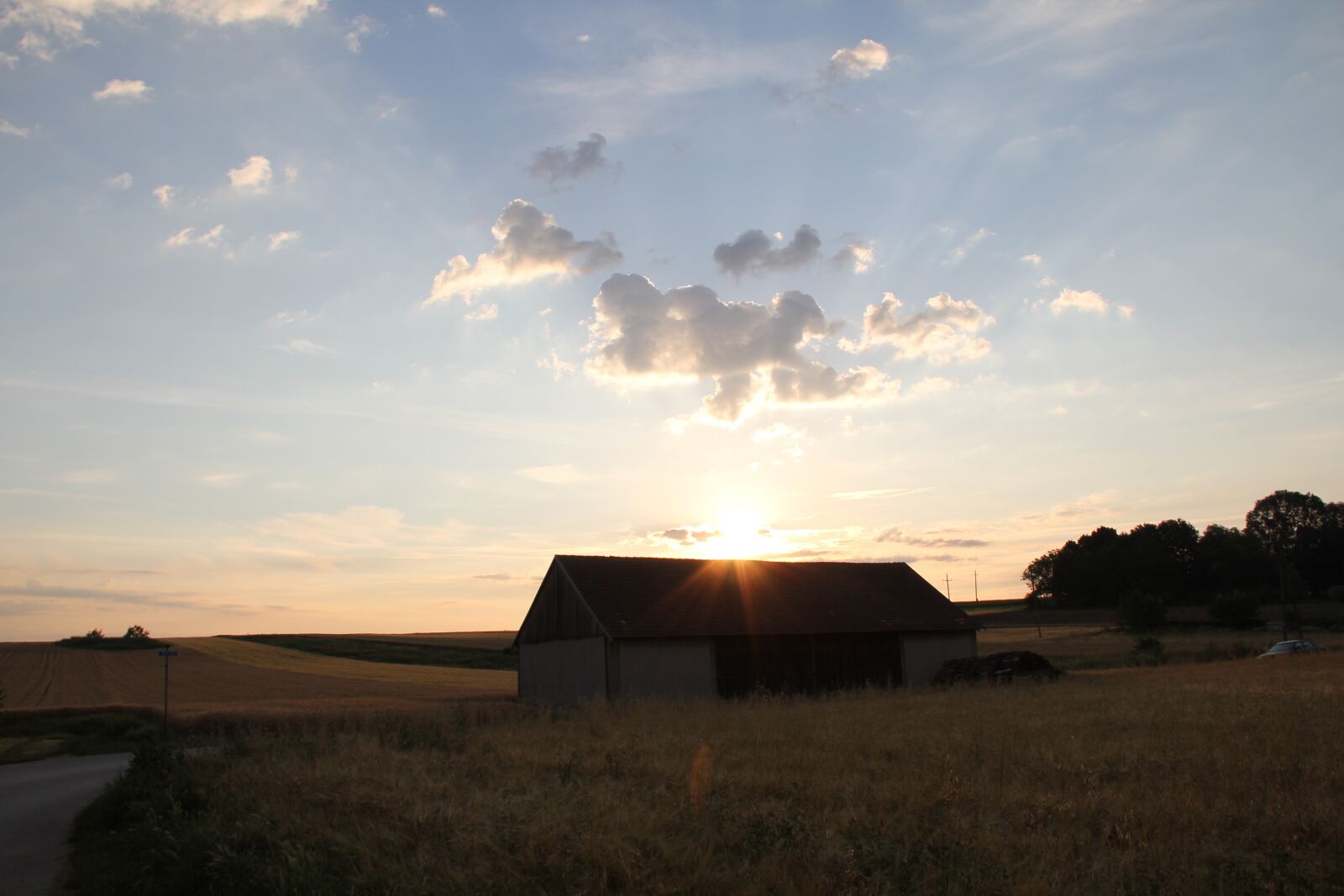 Canon EOS 550D (EOS Rebel T2i / EOS Kiss X4) sample photo. Sunrise, sun, clouds photography
