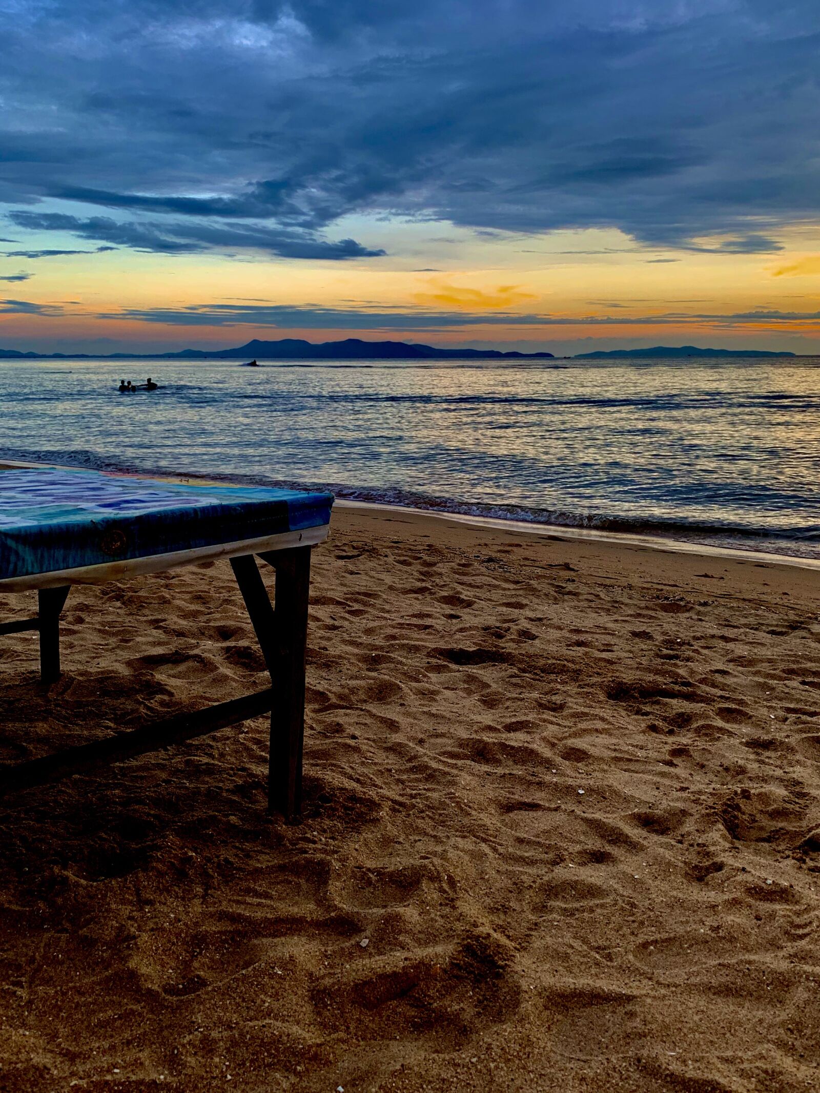 Apple iPhone XS sample photo. Sea, sky, indigo photography