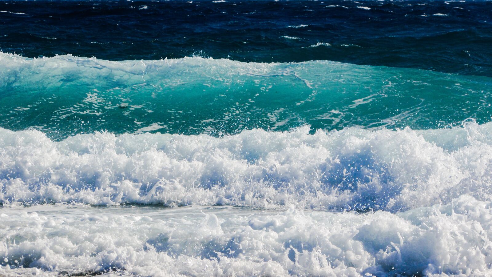 Canon PowerShot SX400 IS sample photo. Wave, smashing, foam photography