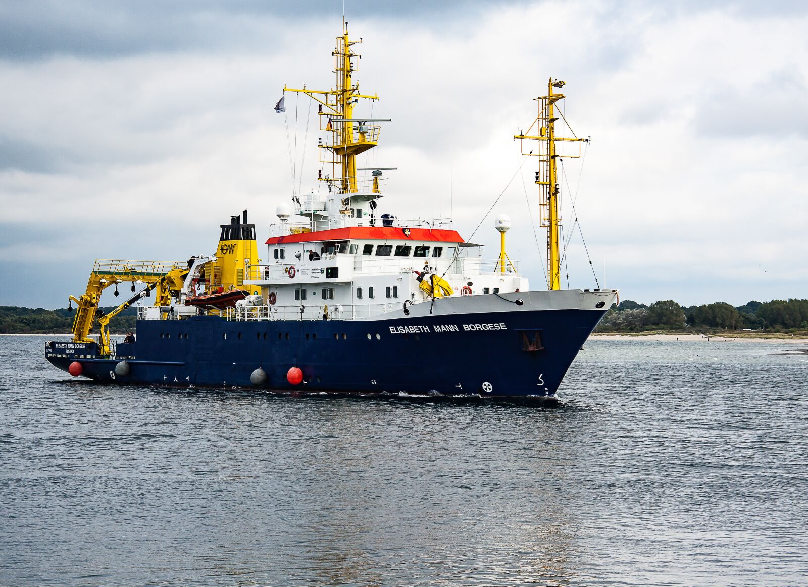 Canon EF-S 17-85mm F4-5.6 IS USM sample photo. Working ship, baltic sea photography