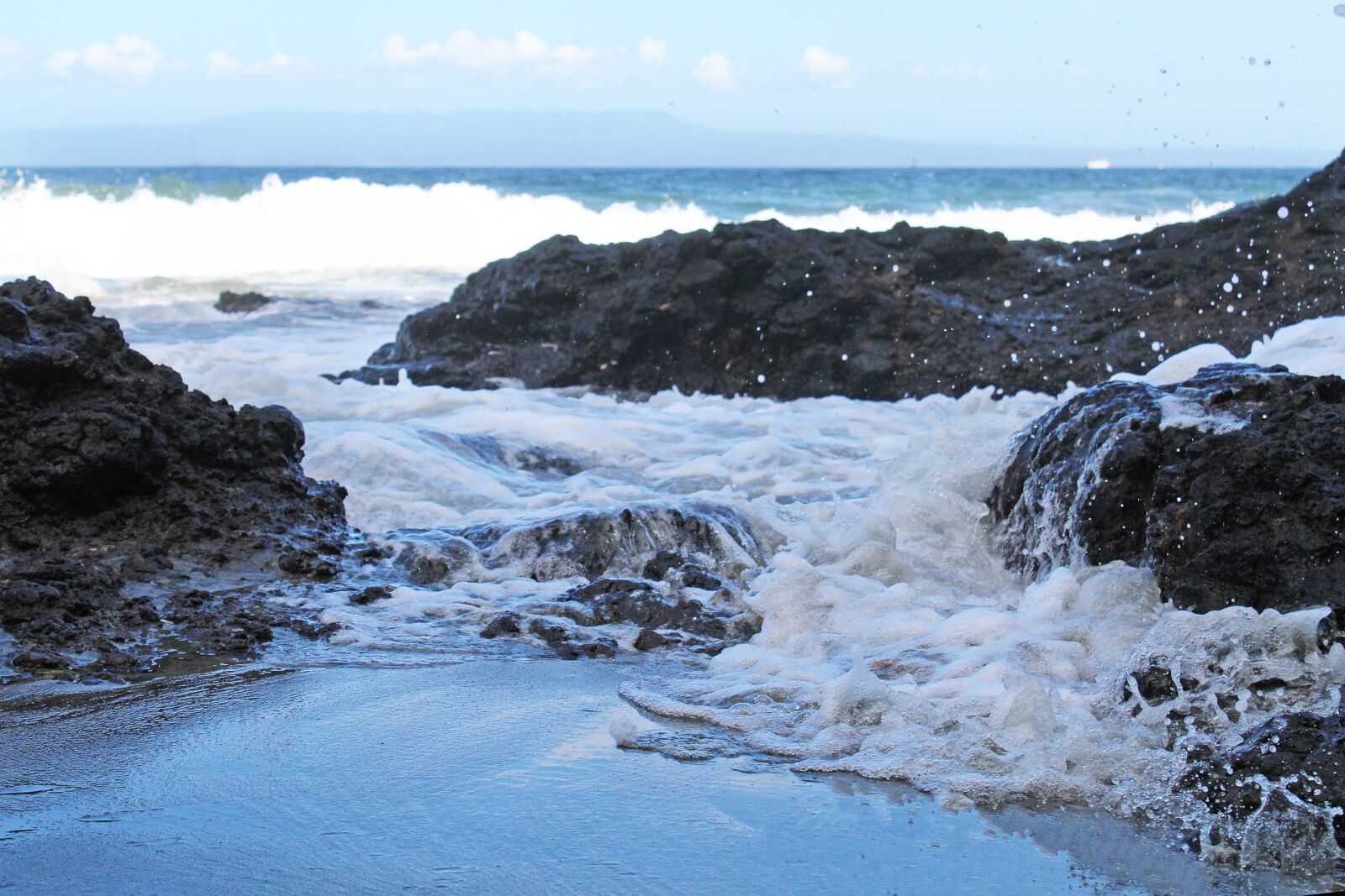 Canon EOS 1300D (EOS Rebel T6 / EOS Kiss X80) sample photo. Water, sea, beach photography