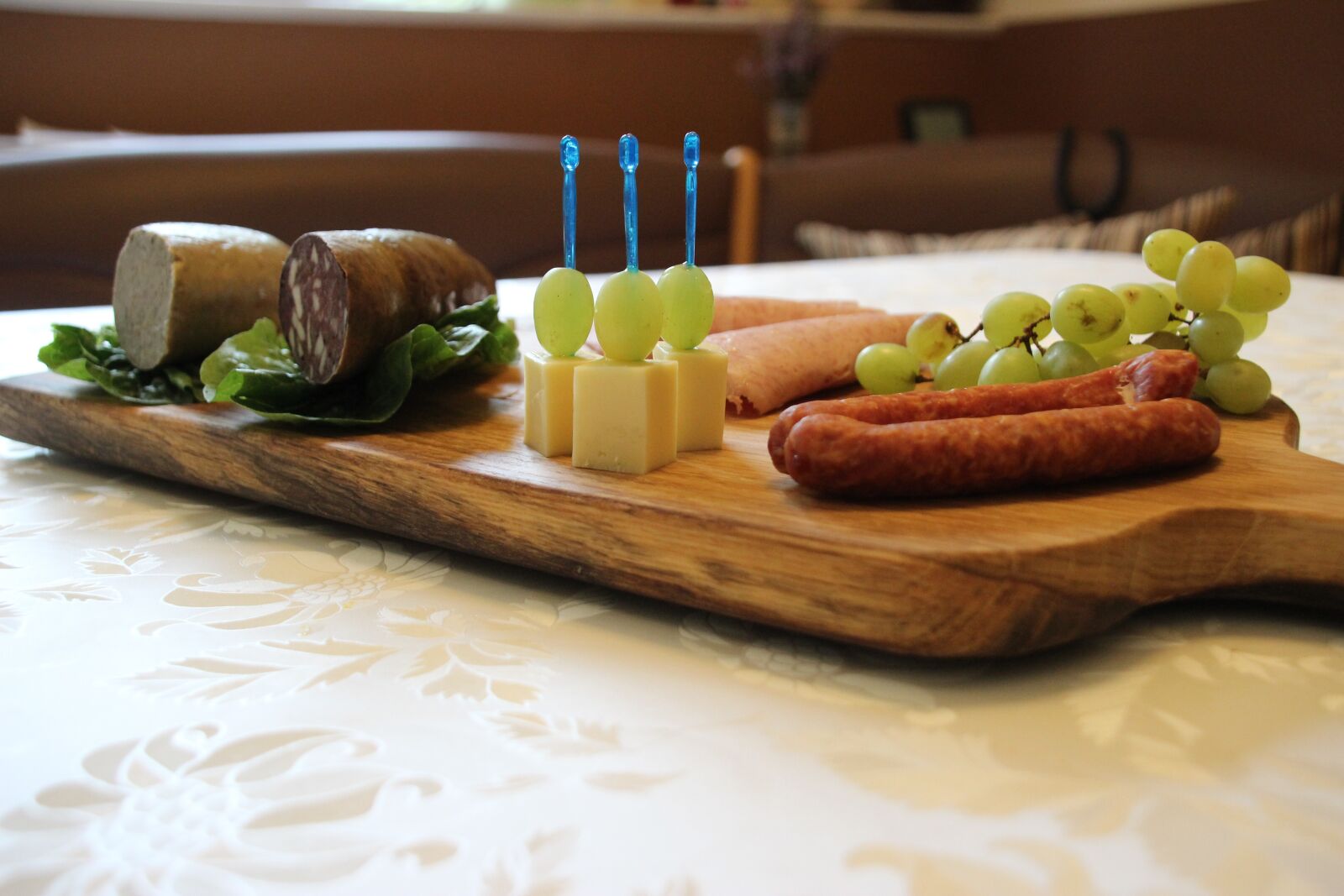 Canon EOS 600D (Rebel EOS T3i / EOS Kiss X5) sample photo. Breakfast, sausage, breakfast board photography