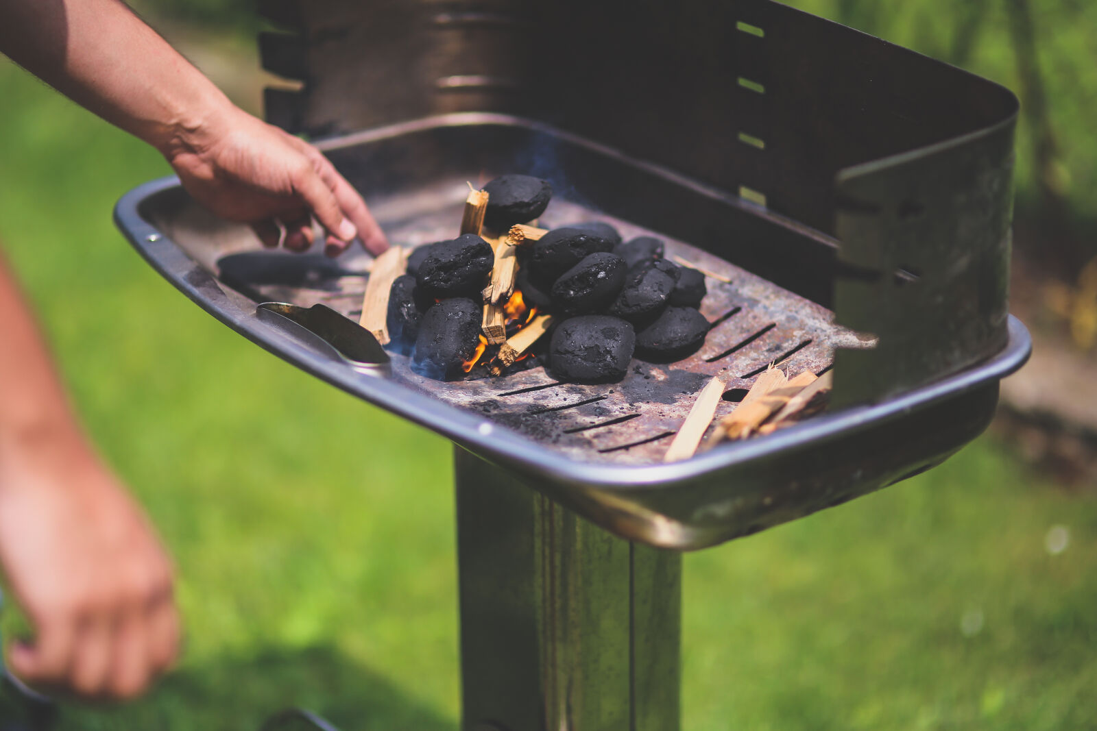 Sigma 85mm F1.4 EX DG HSM sample photo. Firing, up, the, grill photography