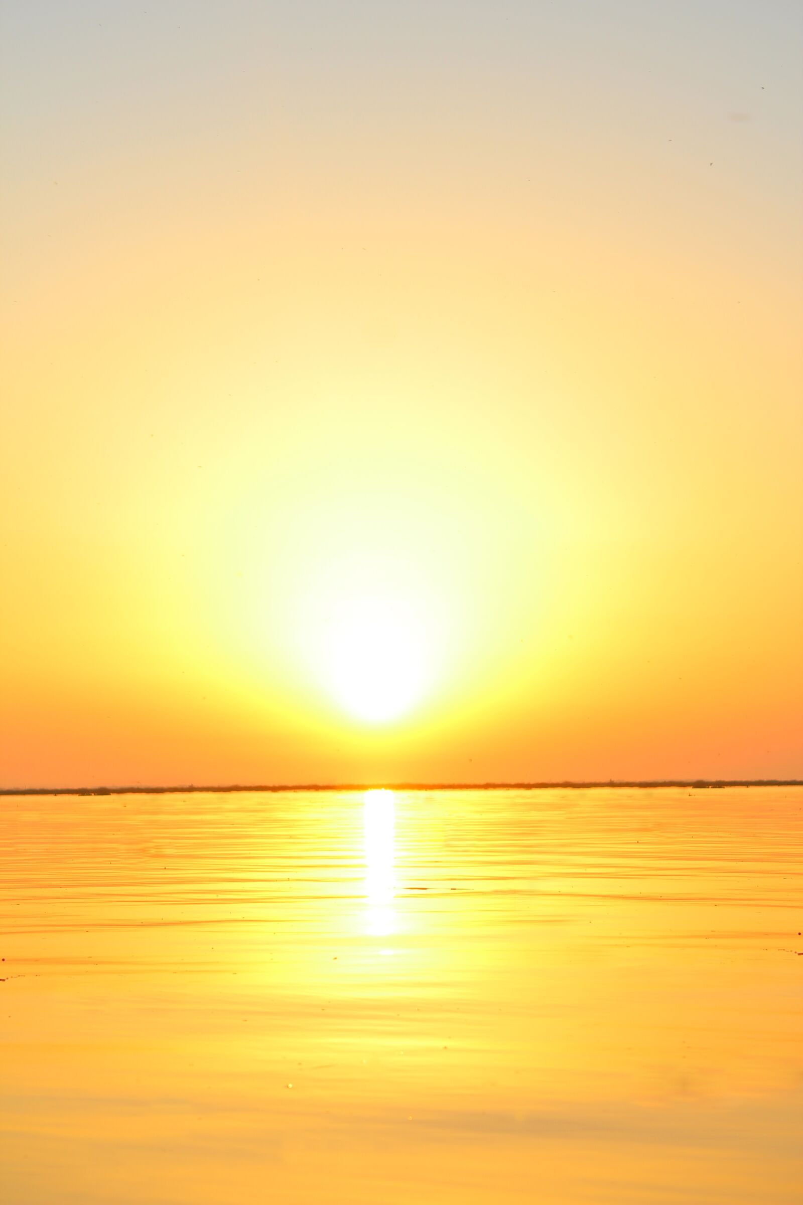 Canon EOS 600D (Rebel EOS T3i / EOS Kiss X5) sample photo. Sky, water, sun photography