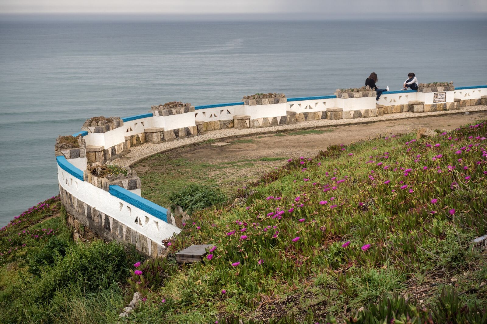 Olympus OM-D E-M5 II + Olympus M.Zuiko Digital ED 12-40mm F2.8 Pro sample photo. Portugal, ocean, wall photography