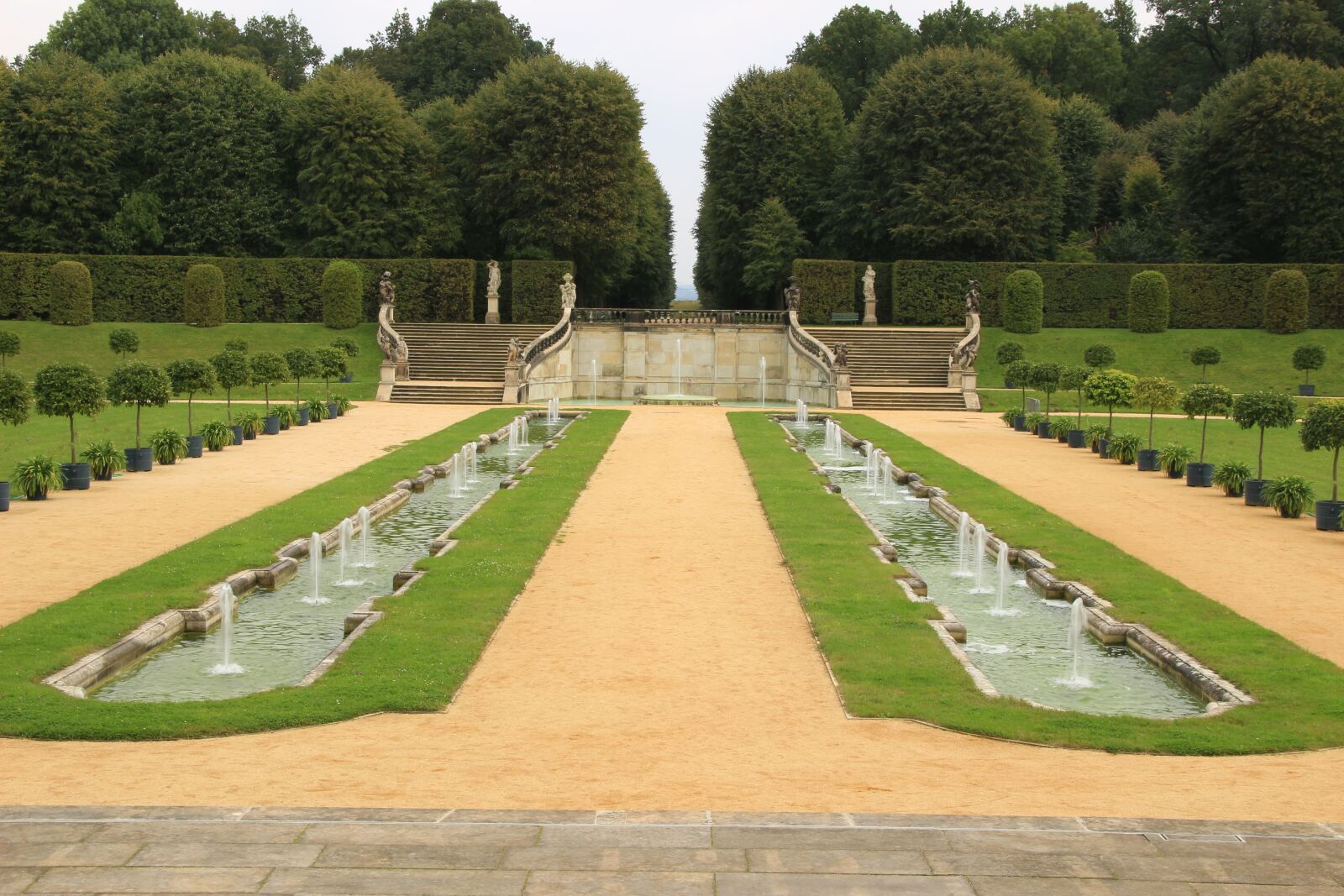 Canon EOS 100D (EOS Rebel SL1 / EOS Kiss X7) + Canon TS-E 90mm F2.8 Tilt-Shift sample photo. Baroque, fountain, barockgarten photography