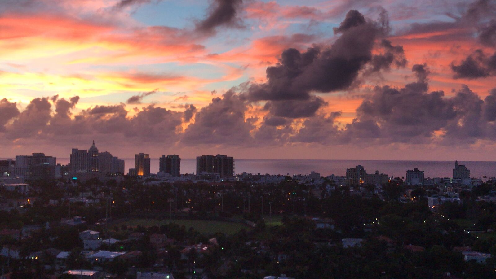 iPhone 7 Plus back camera 3.99mm f/1.8 sample photo. Beach, sunrise, miami beach photography