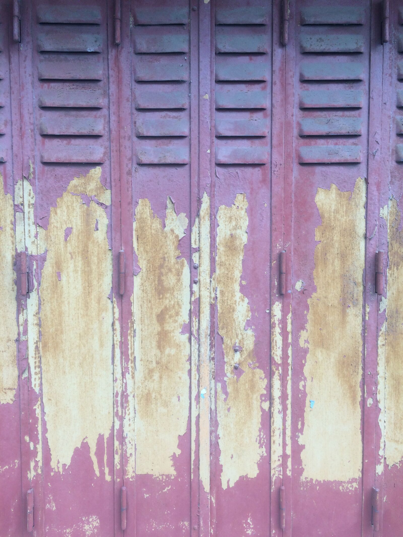 iPhone 5s back camera 4.15mm f/2.2 sample photo. Purple, door, peeled off photography