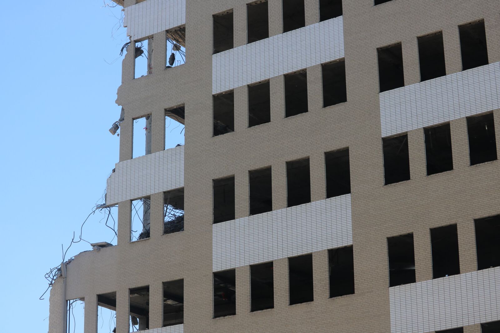 Canon EOS 760D (EOS Rebel T6s / EOS 8000D) sample photo. Demolition, building, city photography