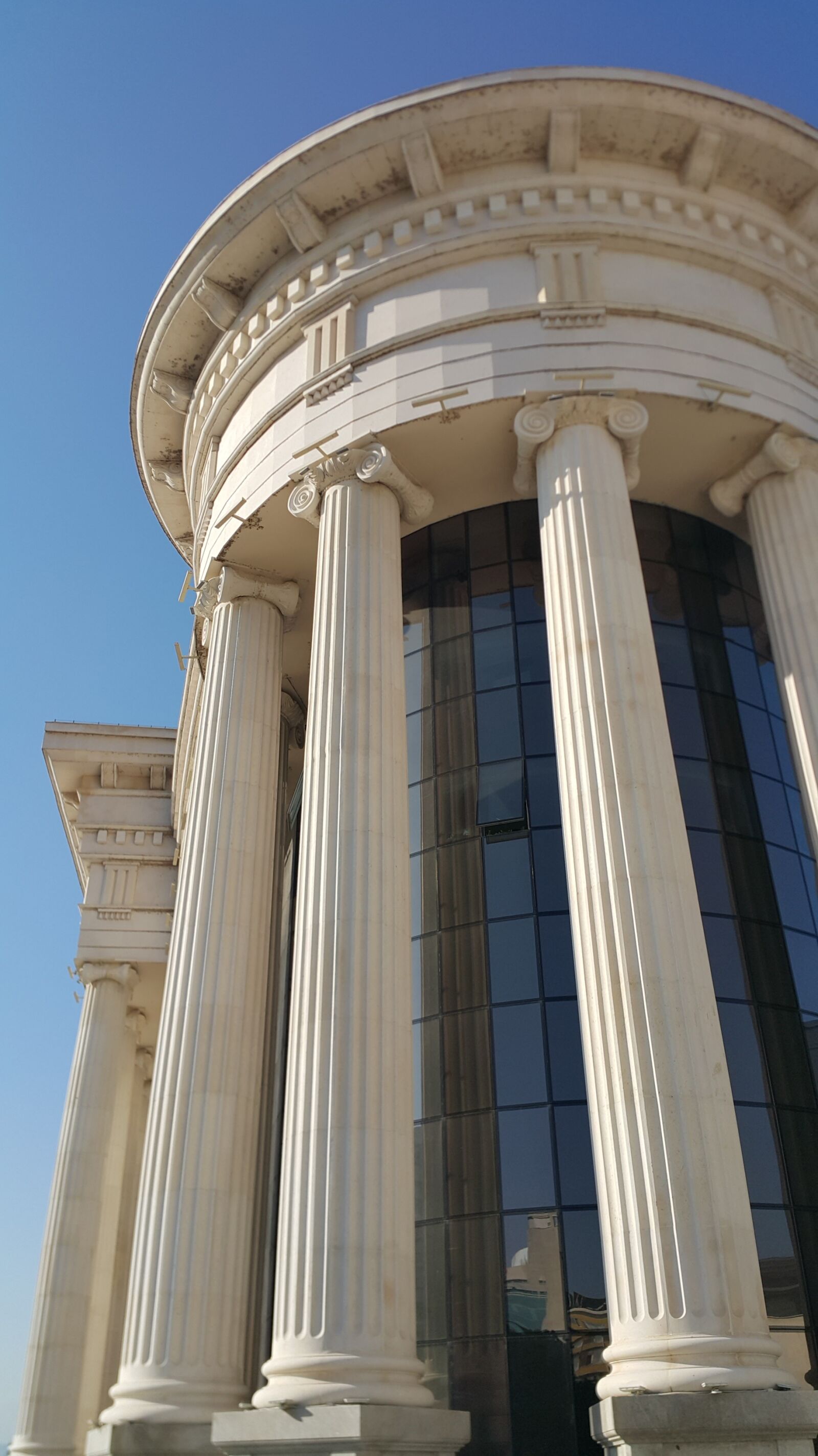 Samsung Galaxy Note4 sample photo. Pillars, building, new old photography