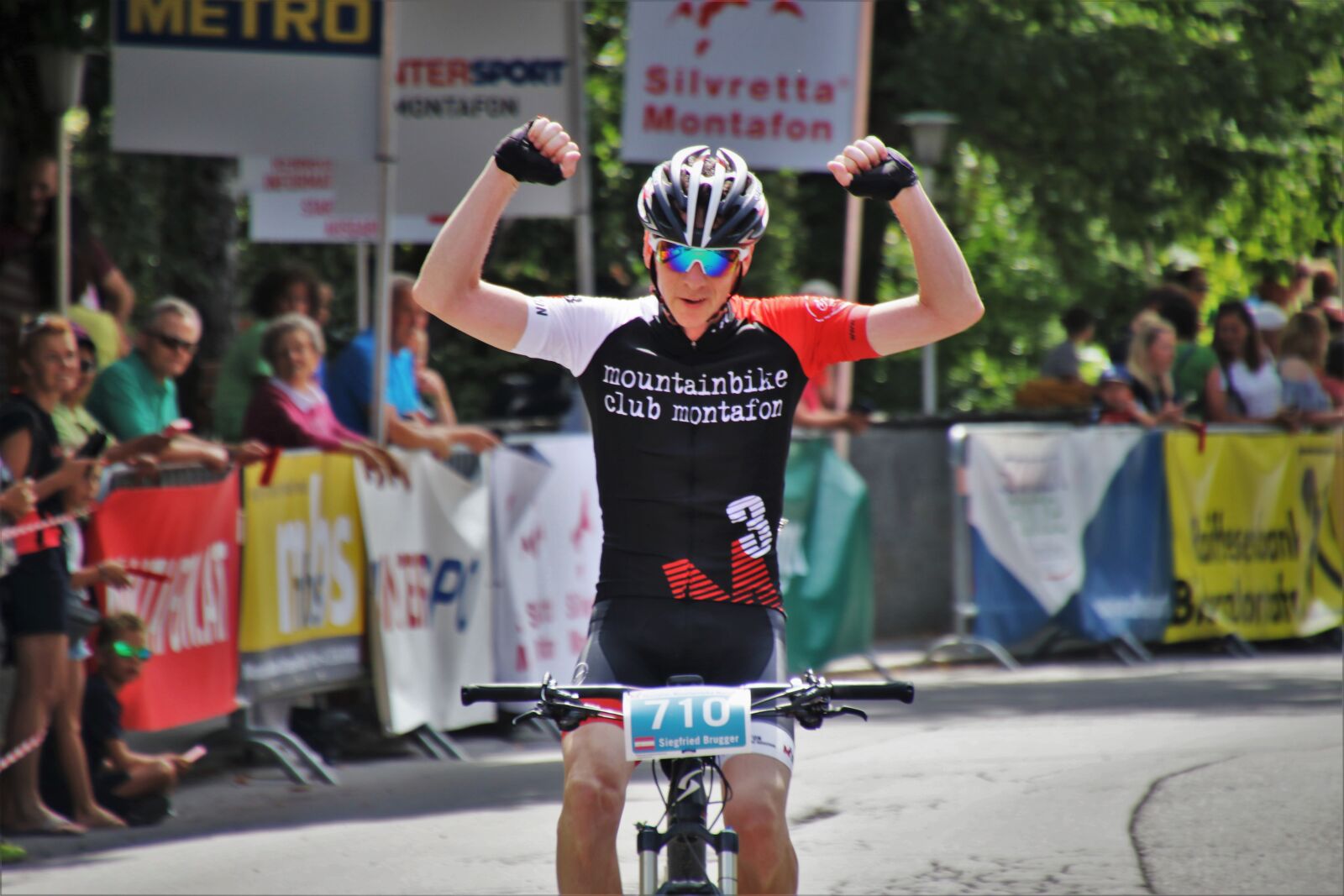 Canon EOS 80D sample photo. Professional road racing cyclist photography