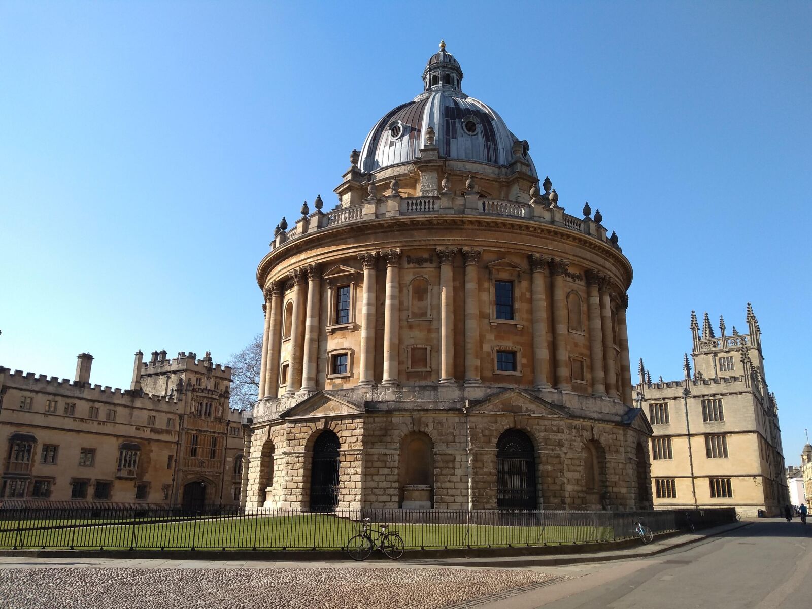 Motorola moto g(6) play sample photo. Bodleian, library, oxford photography