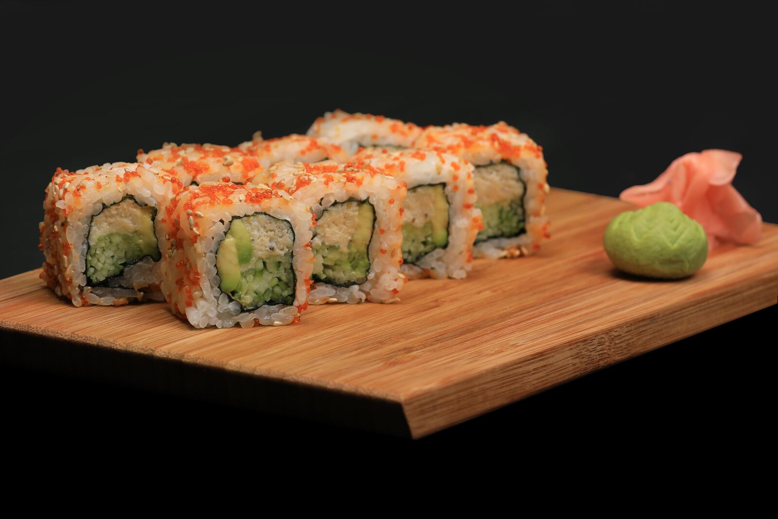Canon EOS 5D Mark IV sample photo. Sushi, maki, japanese photography