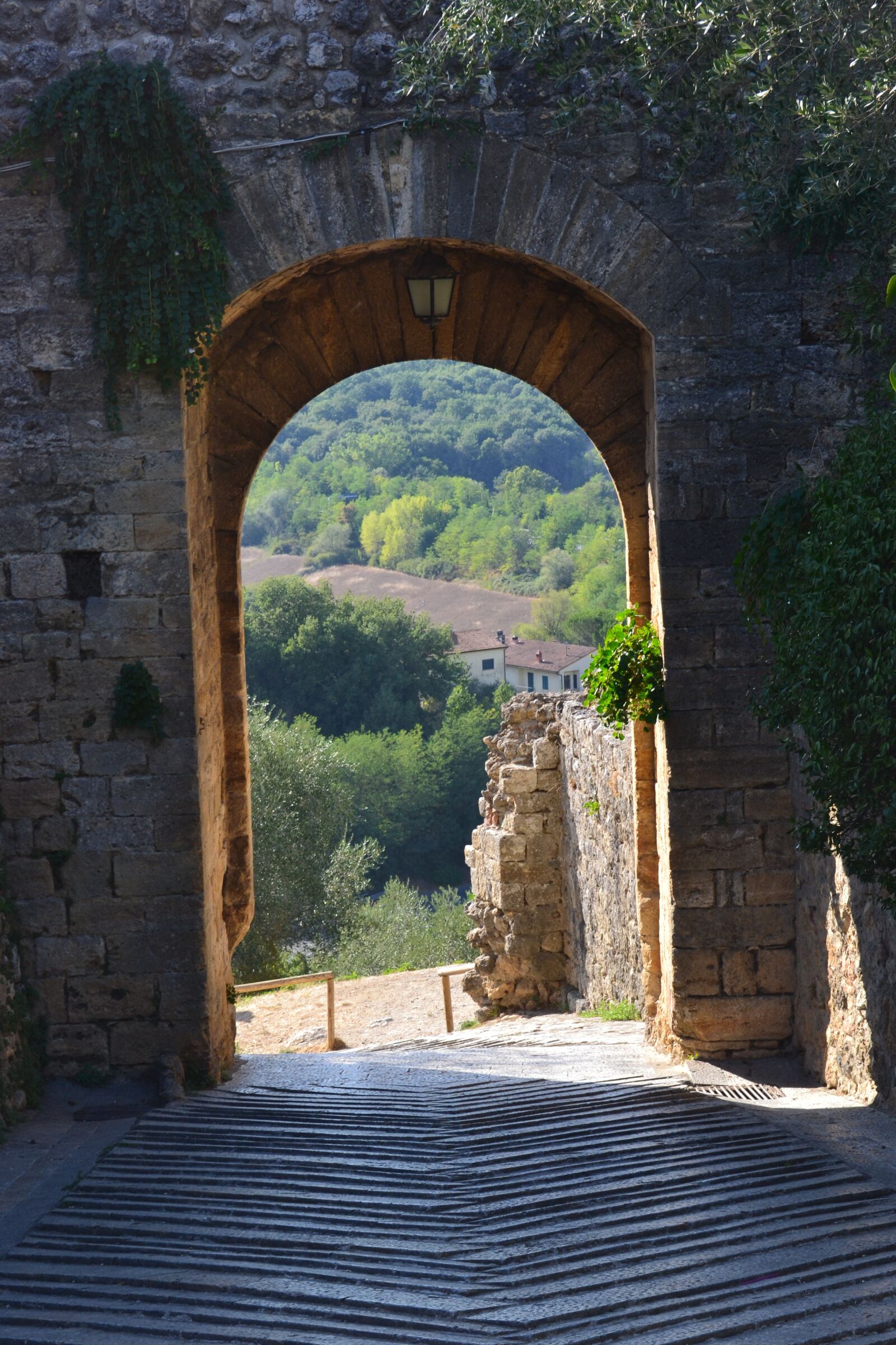 Nikon D3100 sample photo. Door, medieval, output photography