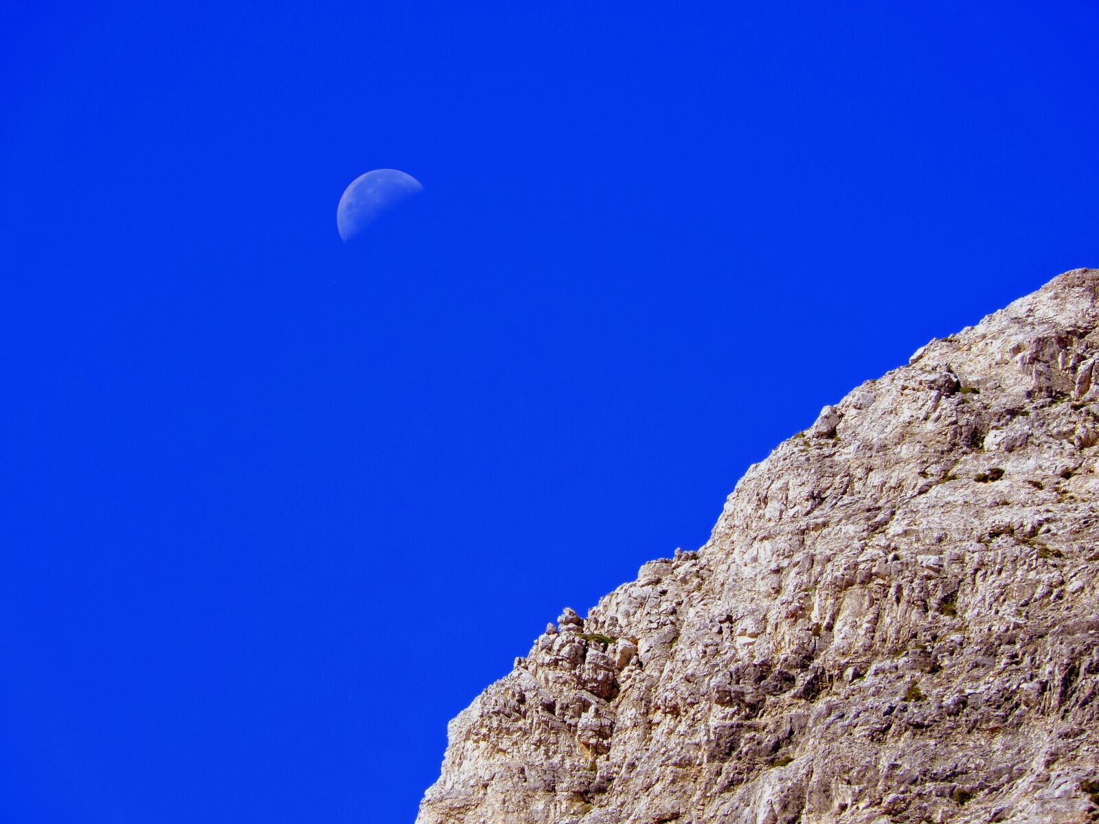 Nikon Coolpix P600 sample photo. Rock, luna, sky photography