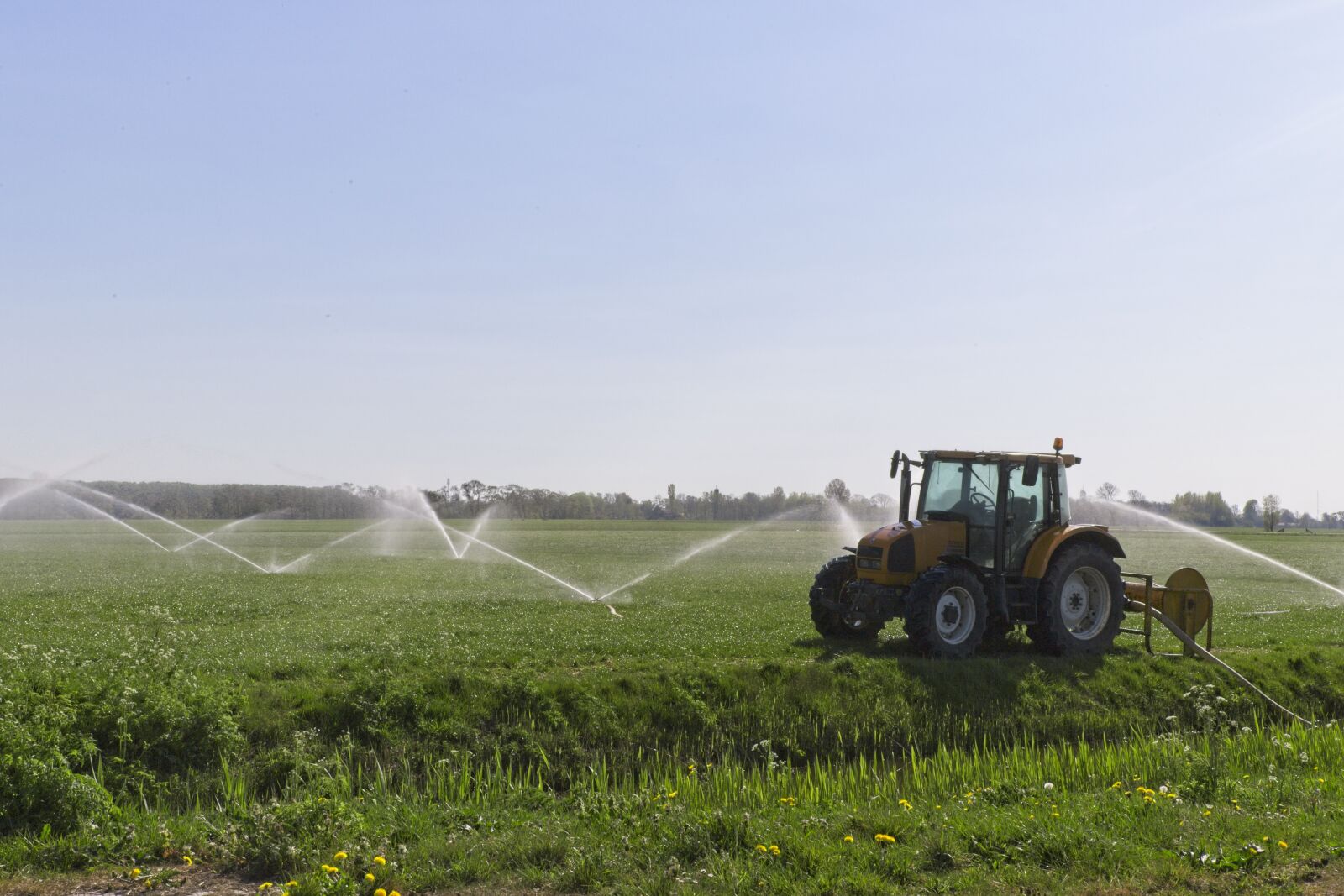 Canon EOS 6D Mark II sample photo. Tractor, water, agricultural vehicle photography