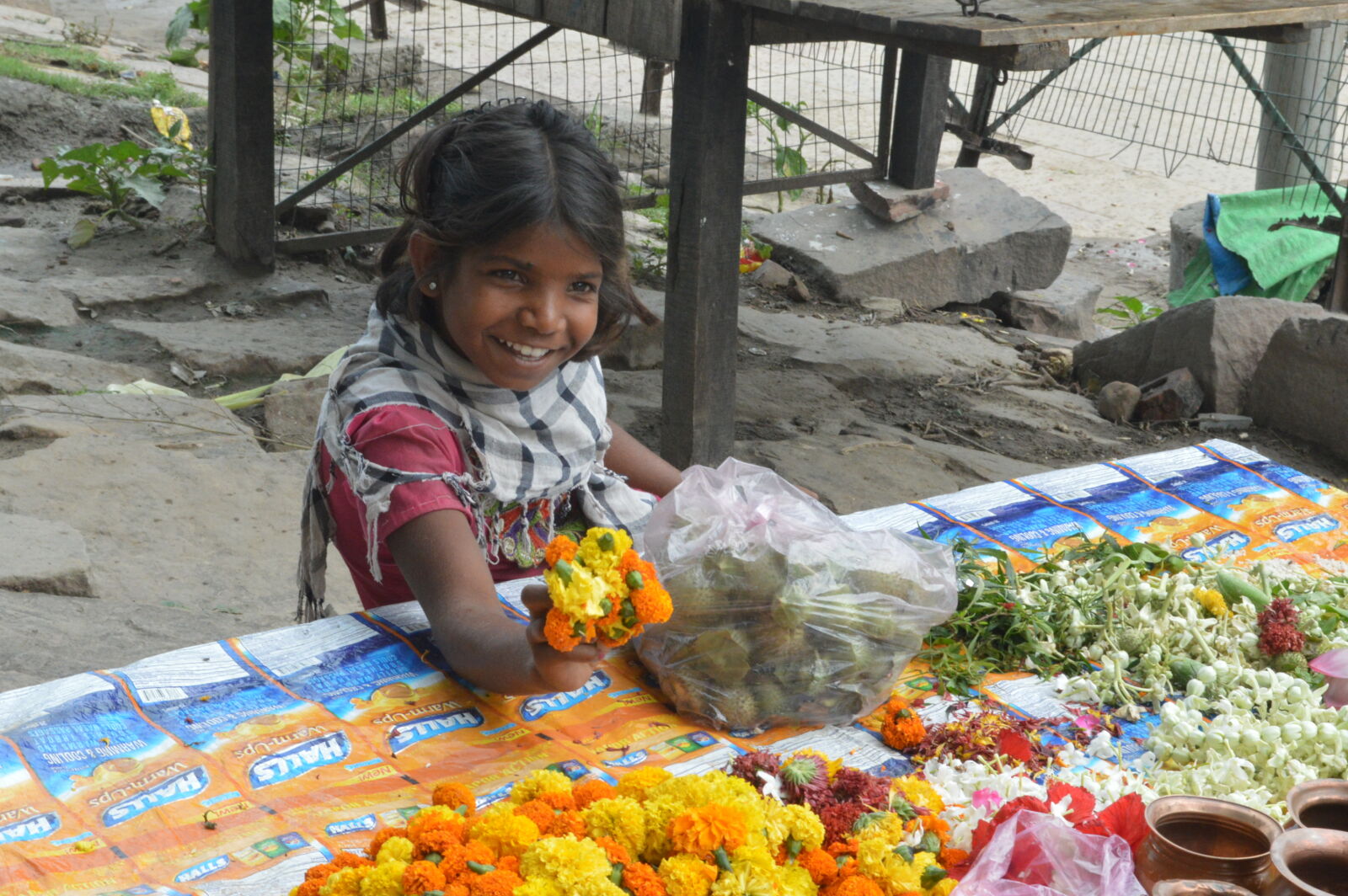 Nikon D3200 + Nikon AF-S DX Nikkor 18-55mm F3.5-5.6G VR sample photo. Girl, with, smile, village photography