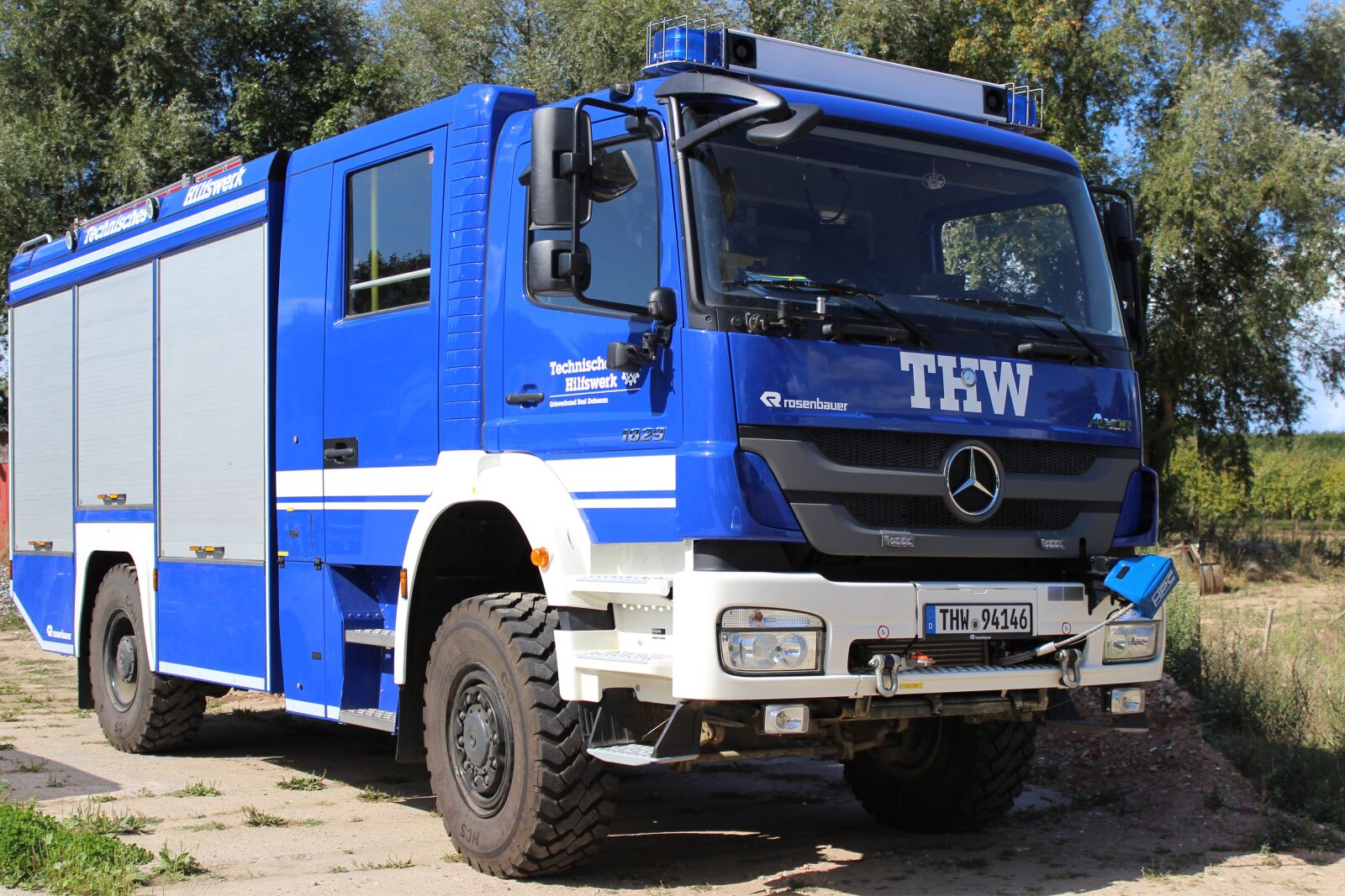 Canon EOS 600D (Rebel EOS T3i / EOS Kiss X5) sample photo. Auto, ambulance, vehicle photography