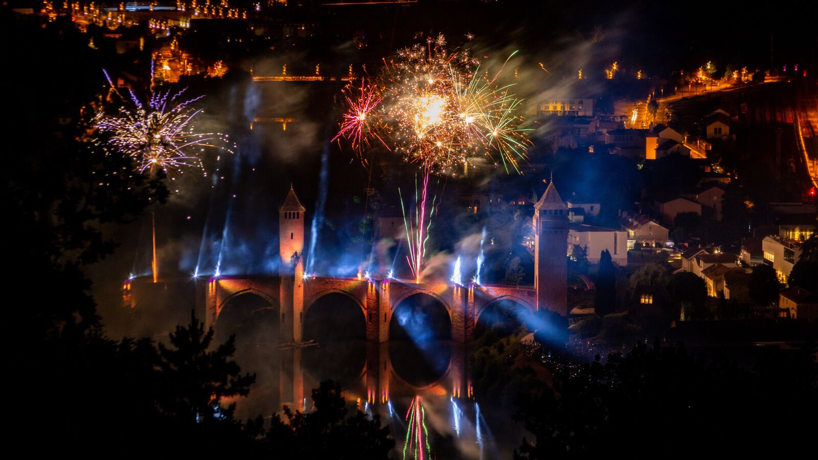 Canon EF 28-135mm F3.5-5.6 IS USM sample photo. Fireworks, cahors, france photography