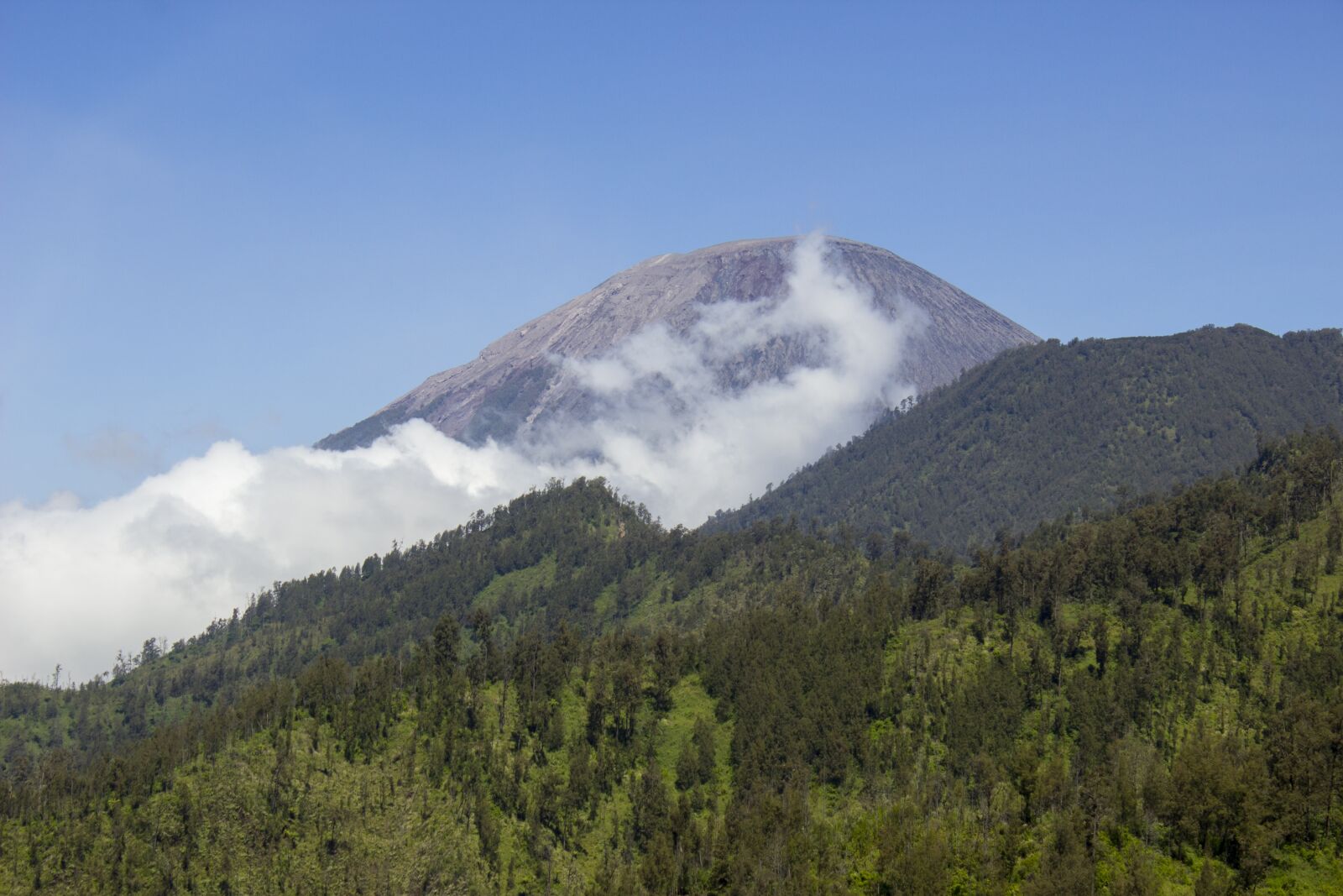 Canon EOS 600D (Rebel EOS T3i / EOS Kiss X5) sample photo. Mountain, volcano, sky photography