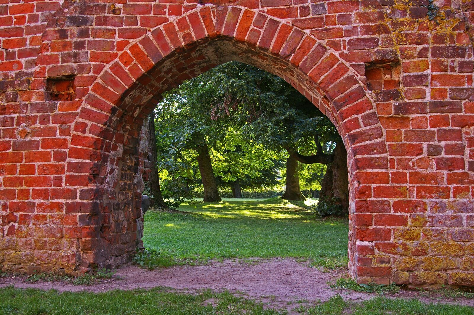 Pentax *ist DL2 sample photo. Wall, city wall, eldena photography