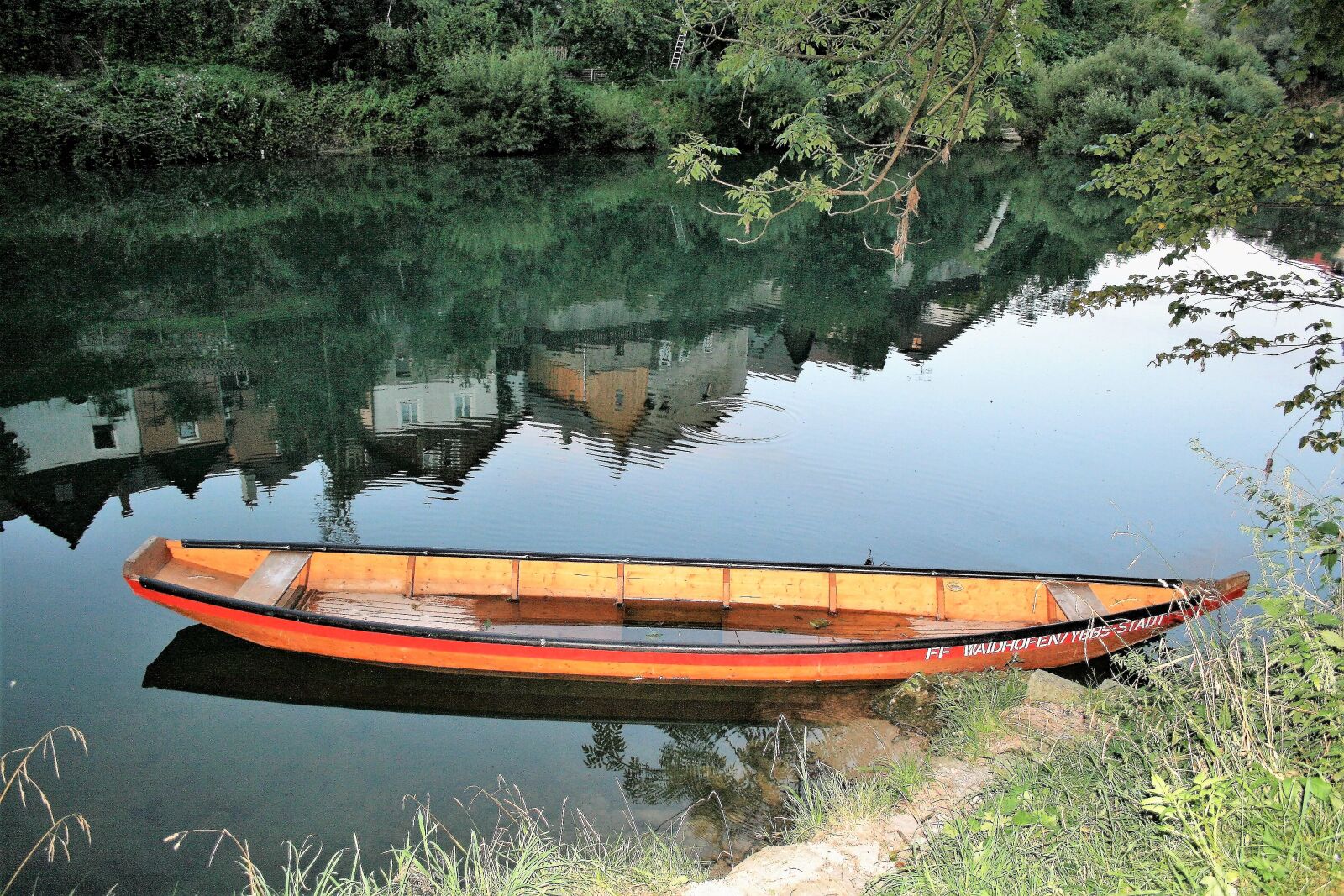 Canon EOS 400D (EOS Digital Rebel XTi / EOS Kiss Digital X) sample photo. Boat, lake, waidhofen ybbs photography