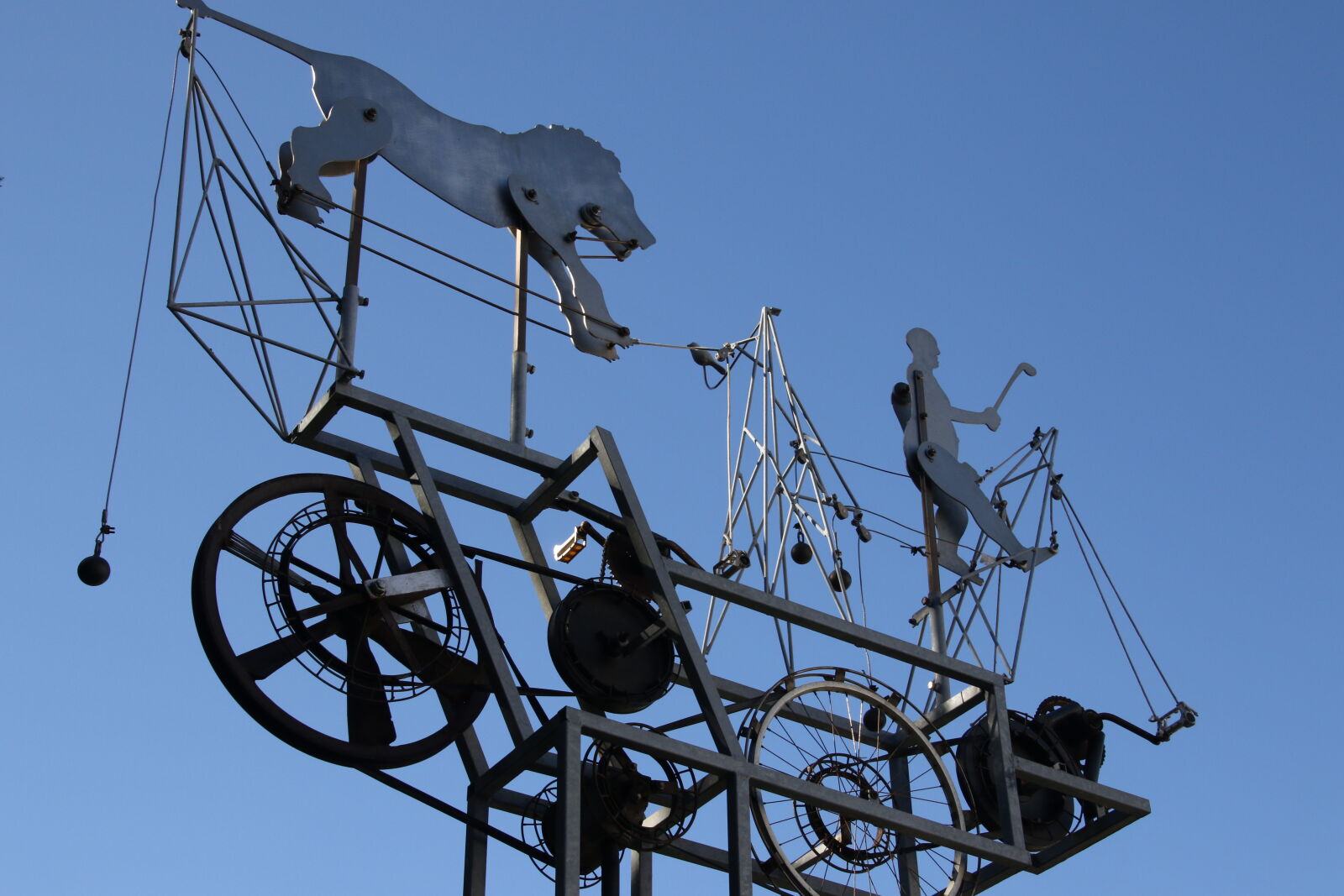 Canon EOS 7D Mark II sample photo. Blue, sky, statue, steel photography