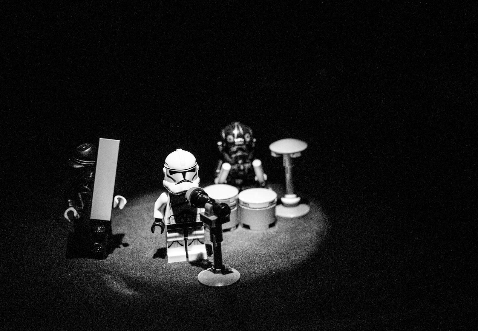 Nikon D5100 + Nikon AF-S DX Nikkor 35mm F1.8G sample photo. Lego, starwars, stormtrooper photography