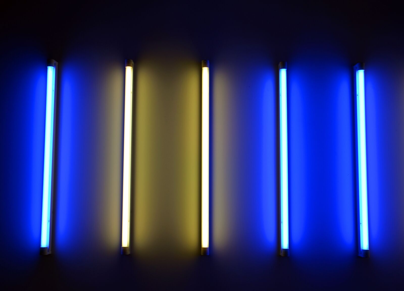 Nikon D7000 sample photo. Neon tube, neon light photography