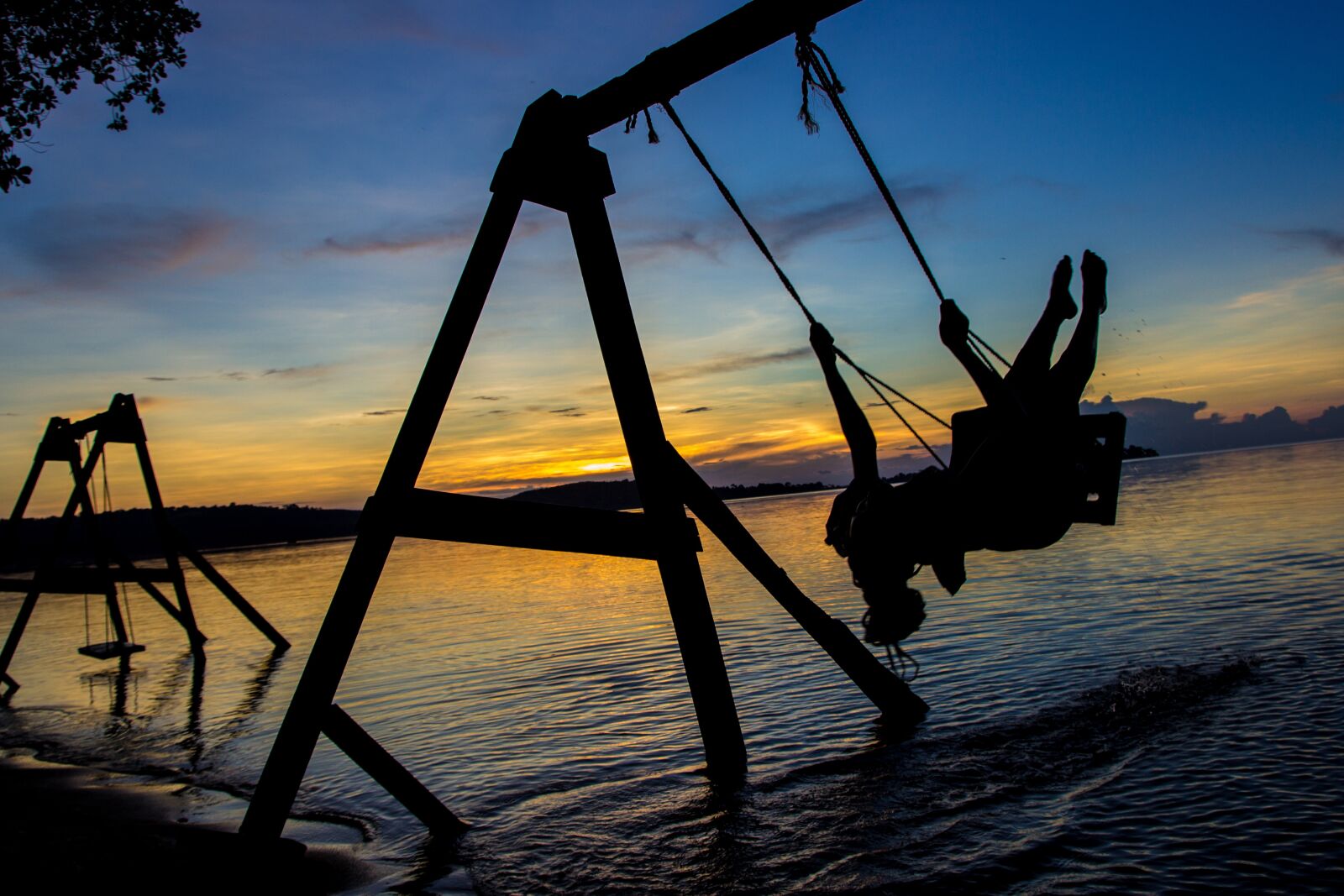 Canon EOS 600D (Rebel EOS T3i / EOS Kiss X5) sample photo. Sunset, island, beach photography