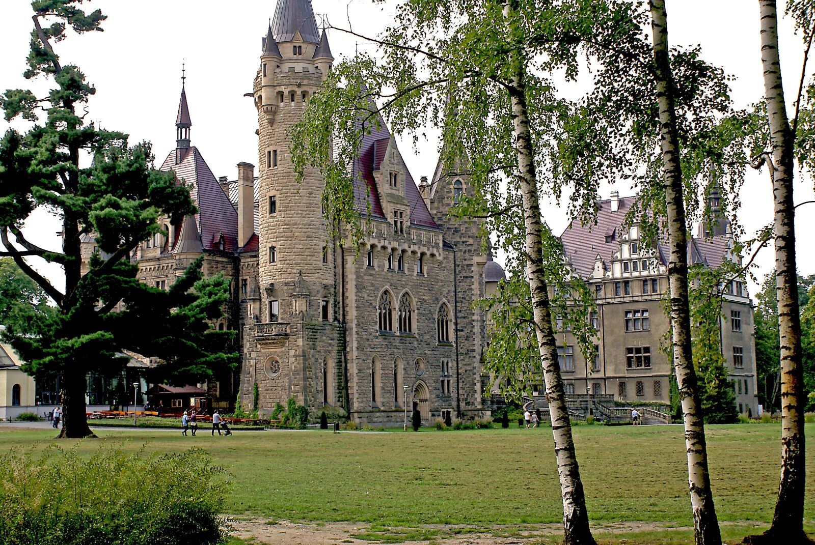 Sony Alpha DSLR-A100 sample photo. Scrotum, castle, building photography